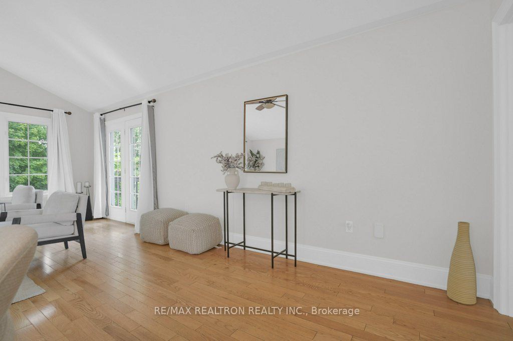 121 Riverglen Drive Property Photo 11