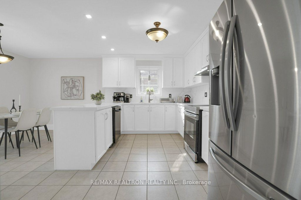 121 Riverglen Drive Property Photo 12
