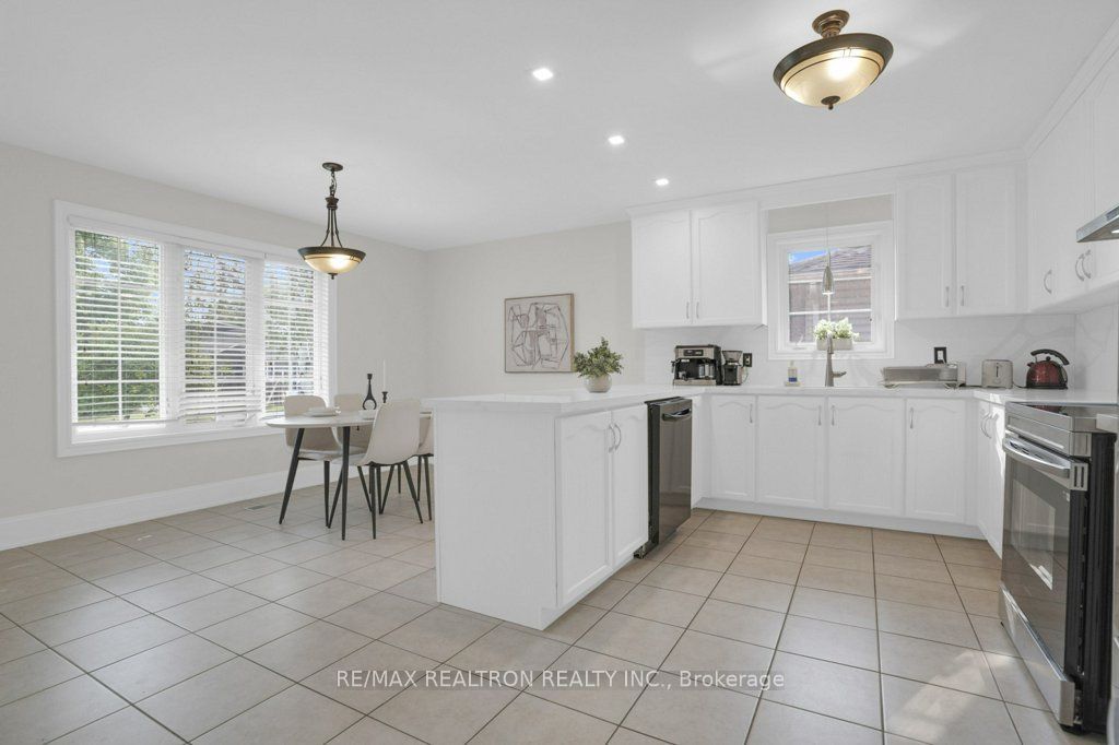 121 Riverglen Drive Property Photo 13