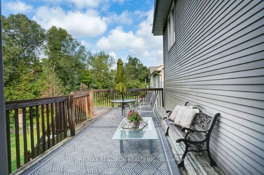 121 Riverglen Drive Property Photo 15
