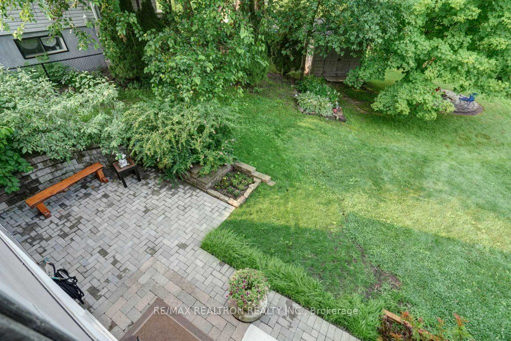 121 Riverglen Drive Property Photo 16