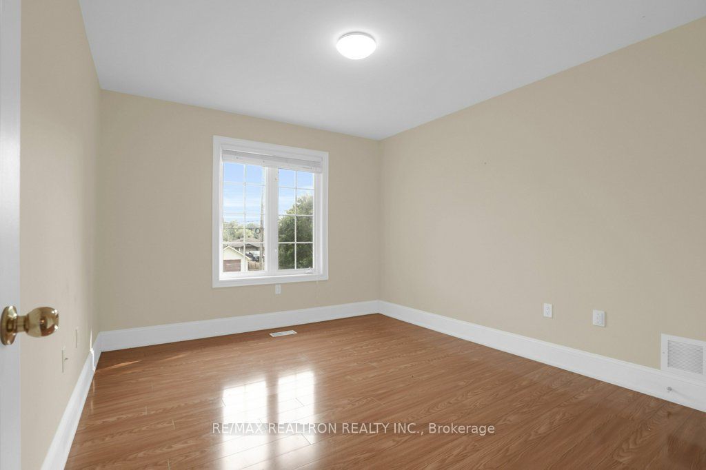 121 Riverglen Drive Property Photo 22