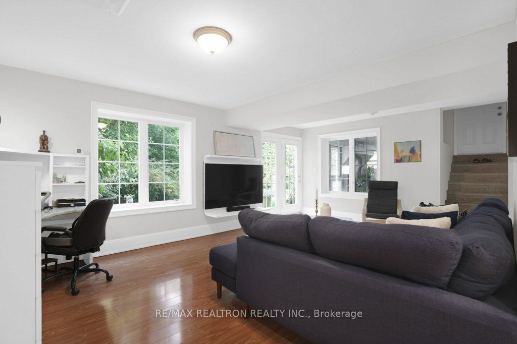 121 Riverglen Drive Property Photo 25