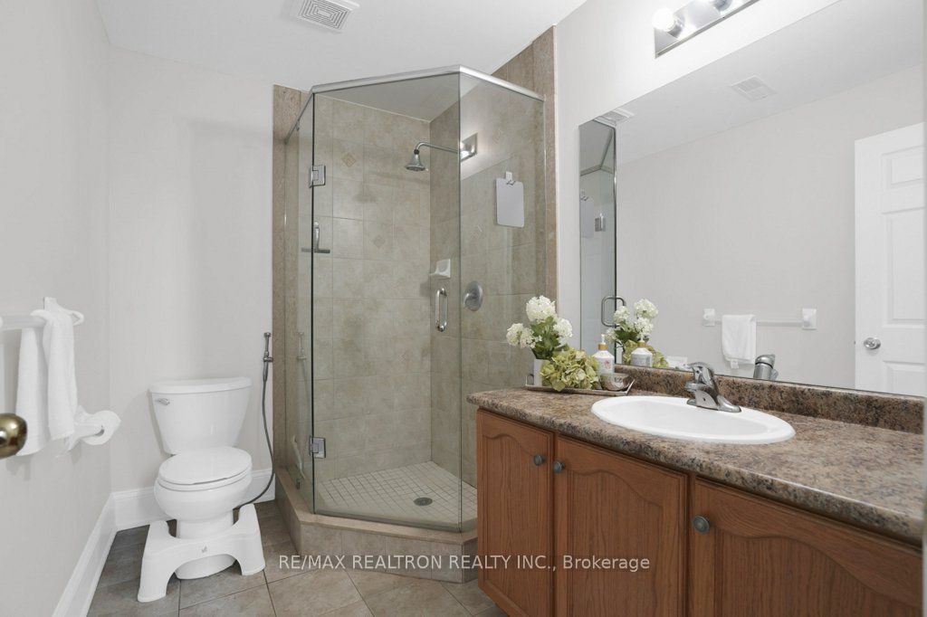 121 Riverglen Drive Property Photo 28