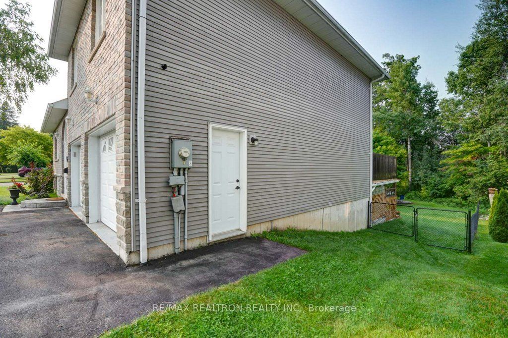 121 Riverglen Drive Property Photo 30