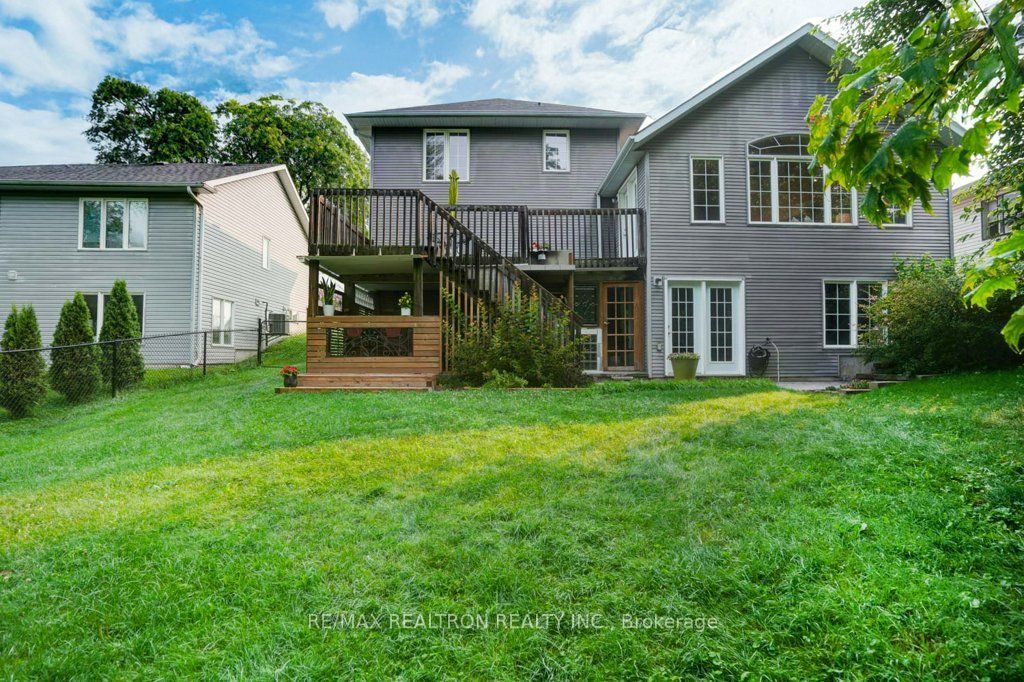 121 Riverglen Drive Property Photo 31