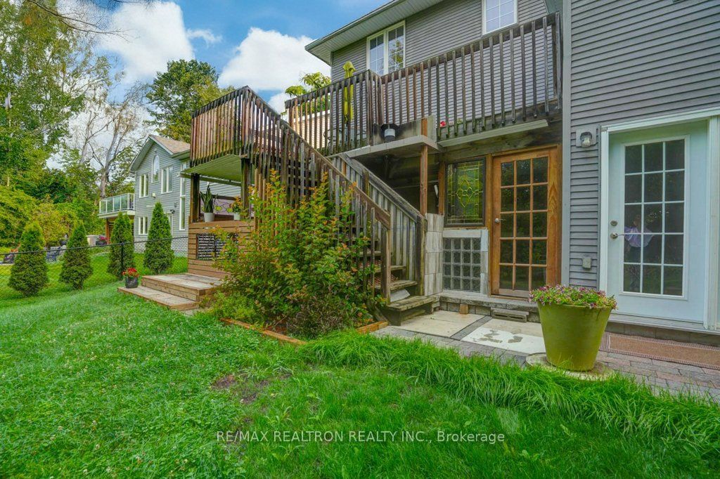 121 Riverglen Drive Property Photo 32