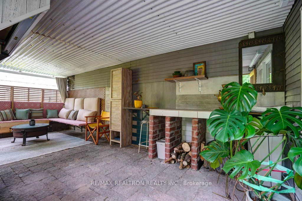 121 Riverglen Drive Property Photo 33