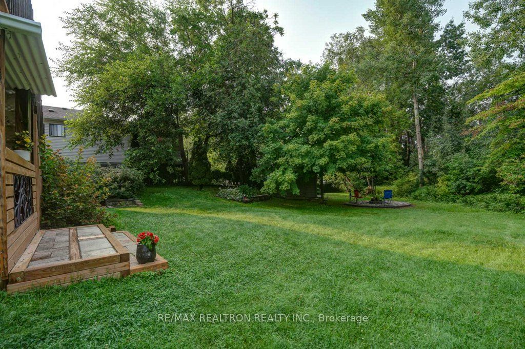 121 Riverglen Drive Property Photo 36