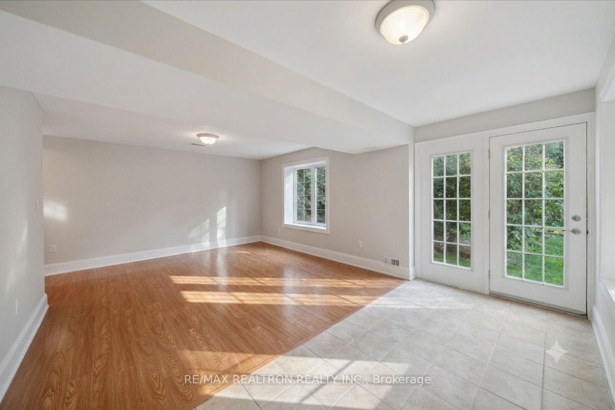121 Riverglen Drive Property Photo 41
