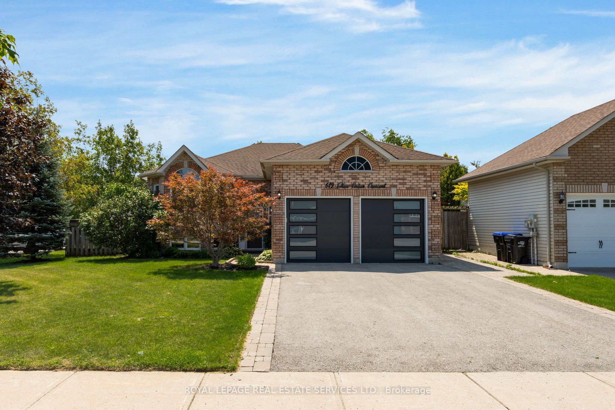 619 Glen Cedar Crescent Property Photo 2