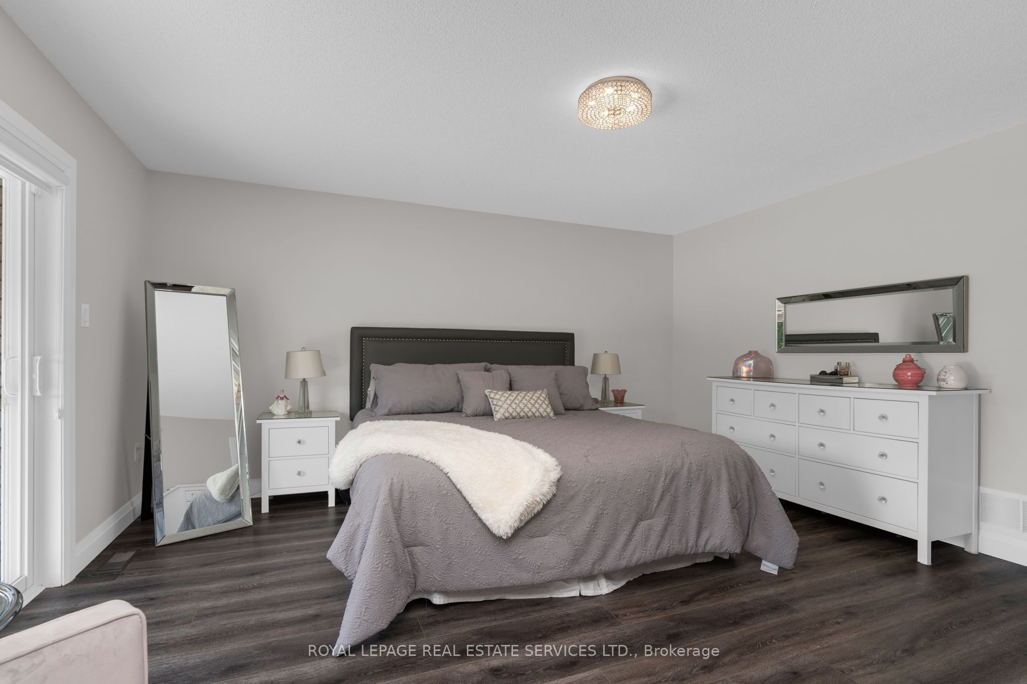 619 Glen Cedar Crescent Property Photo 15