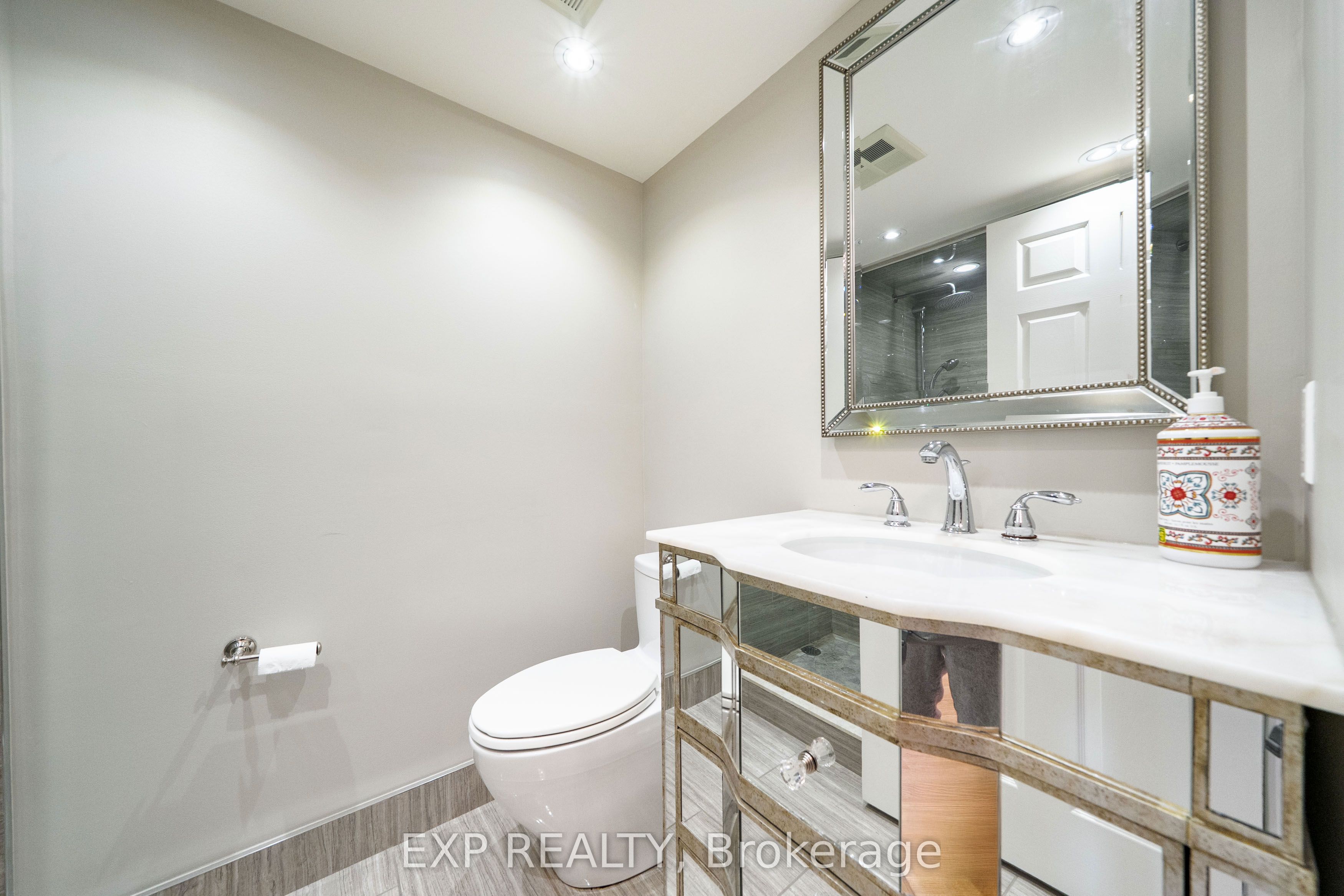 30 Harding Boulevard W 404 Property Photo 10