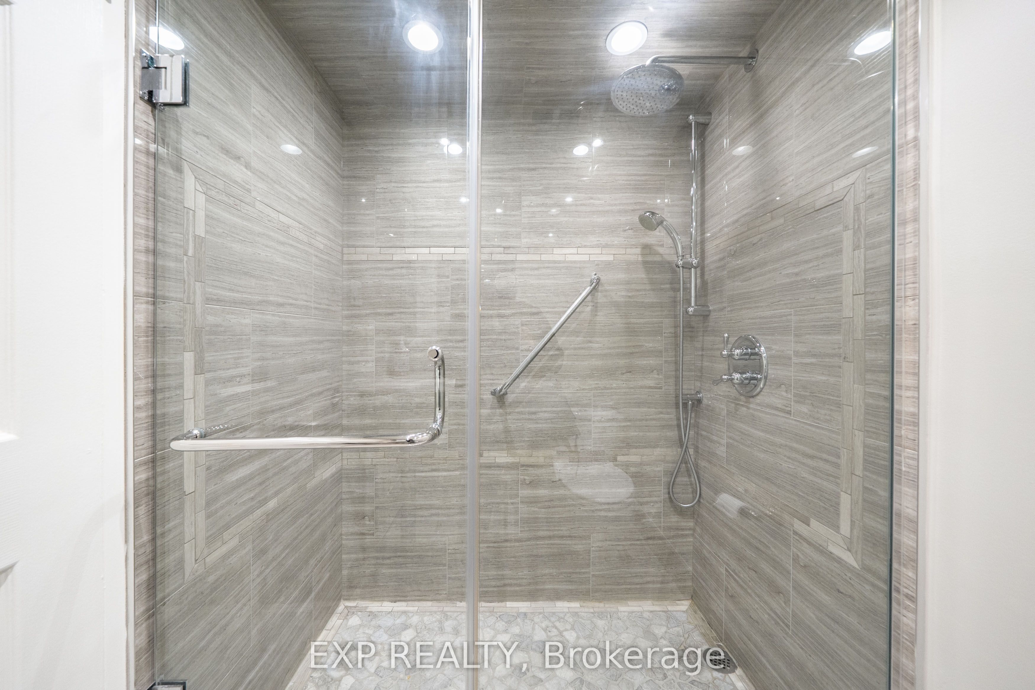 30 Harding Boulevard W 404 Property Photo 11