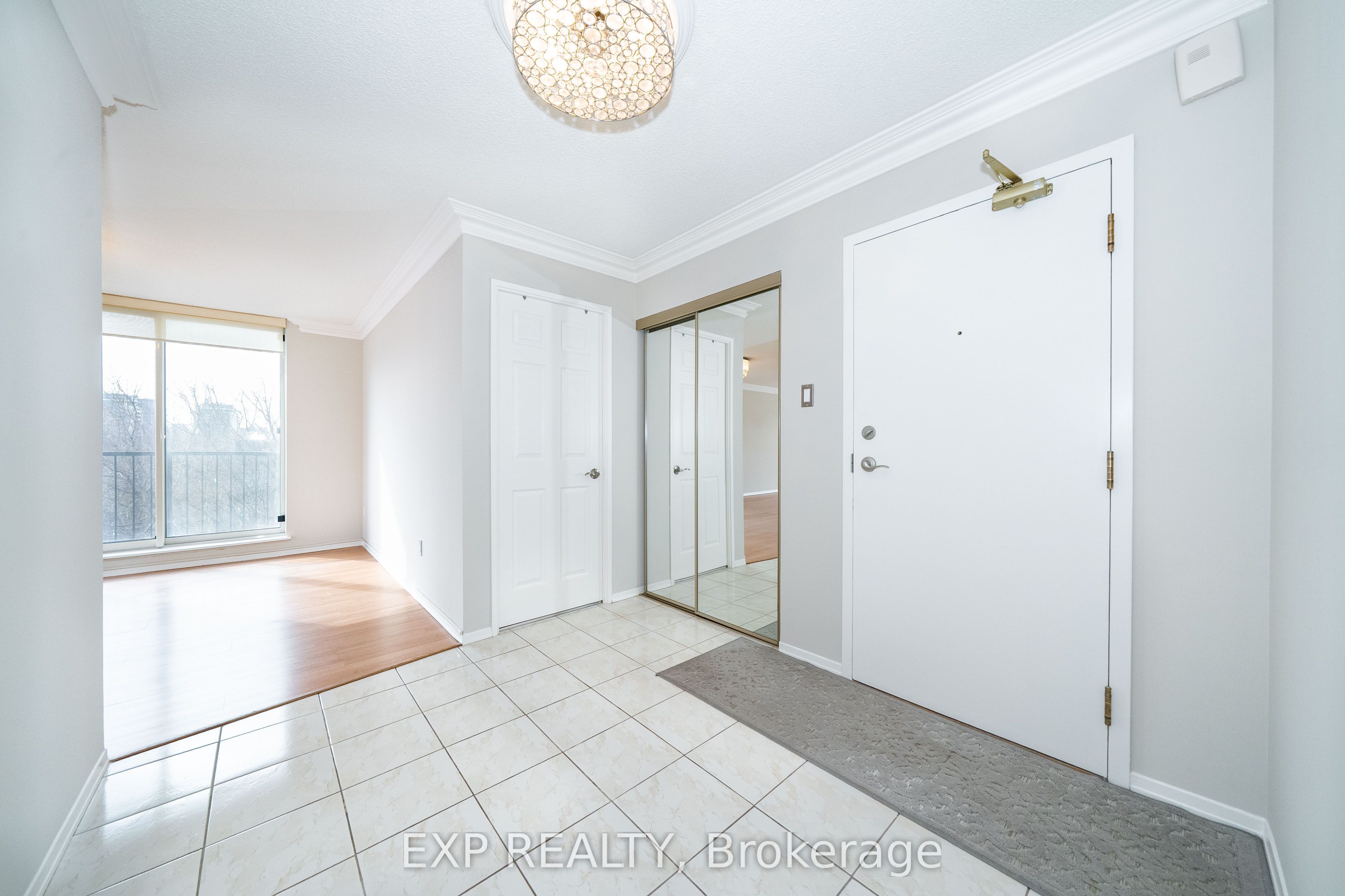 30 Harding Boulevard W 404 Property Photo 14