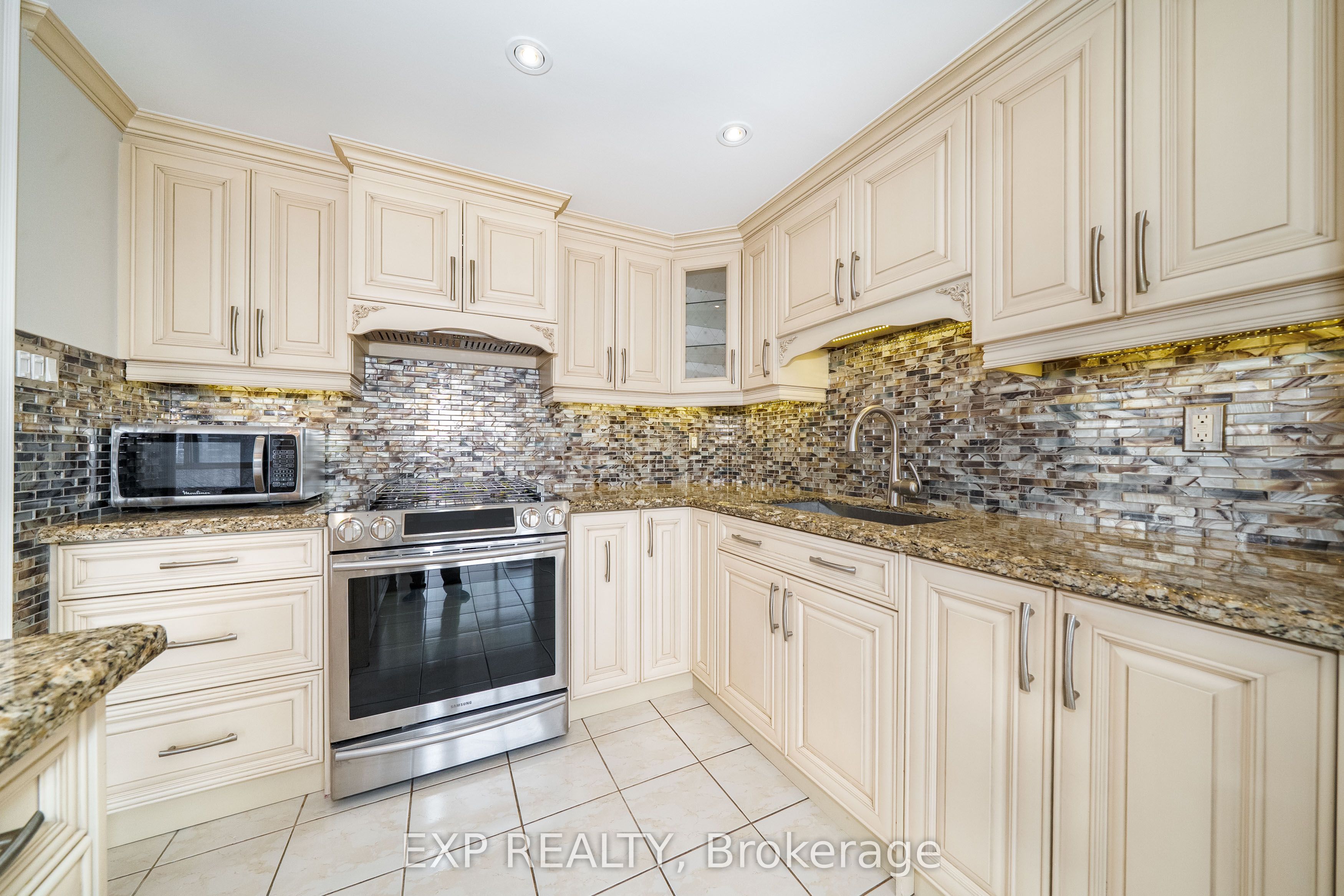 30 Harding Boulevard W 404 Property Photo 15