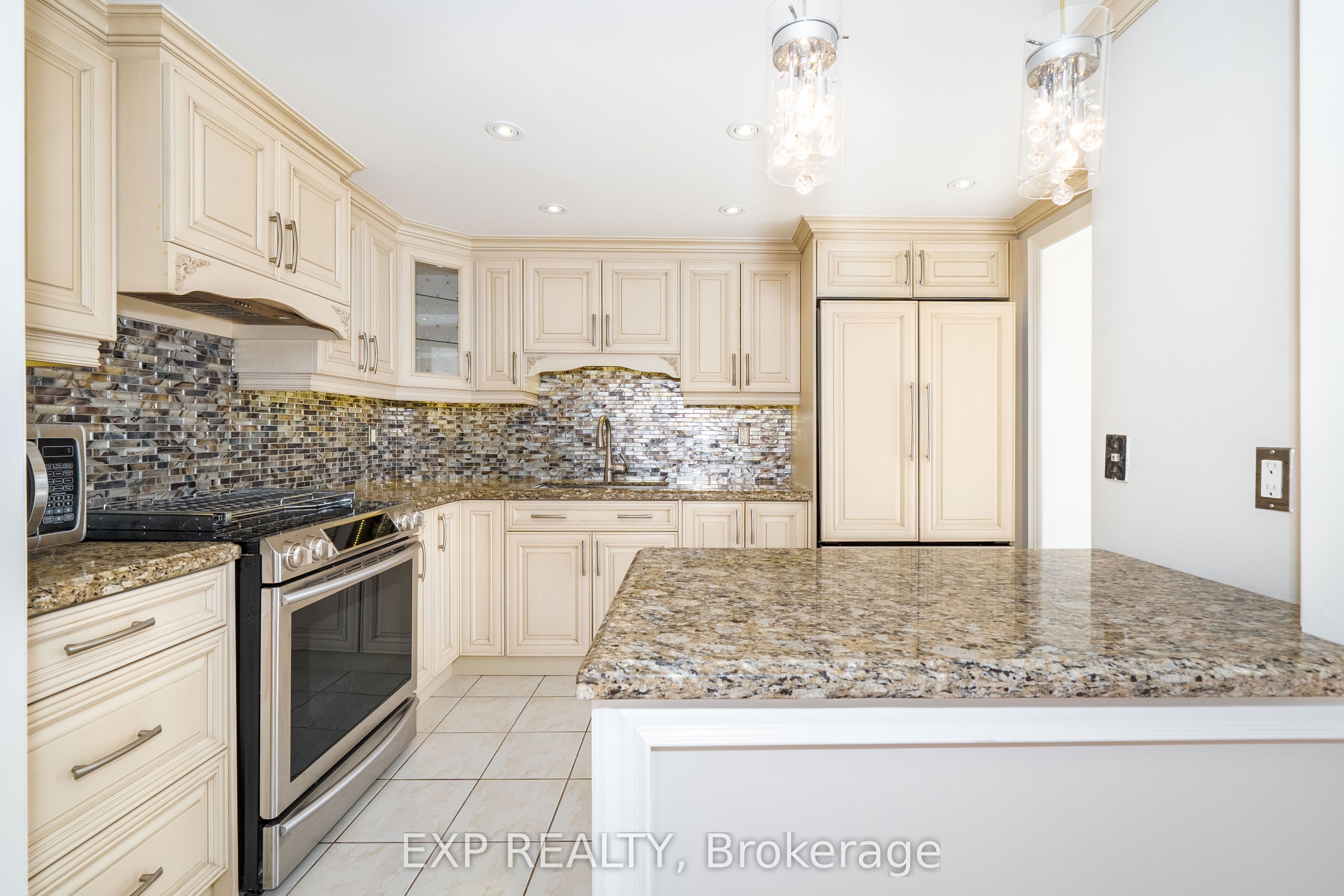 30 Harding Boulevard W 404 Property Photo 17