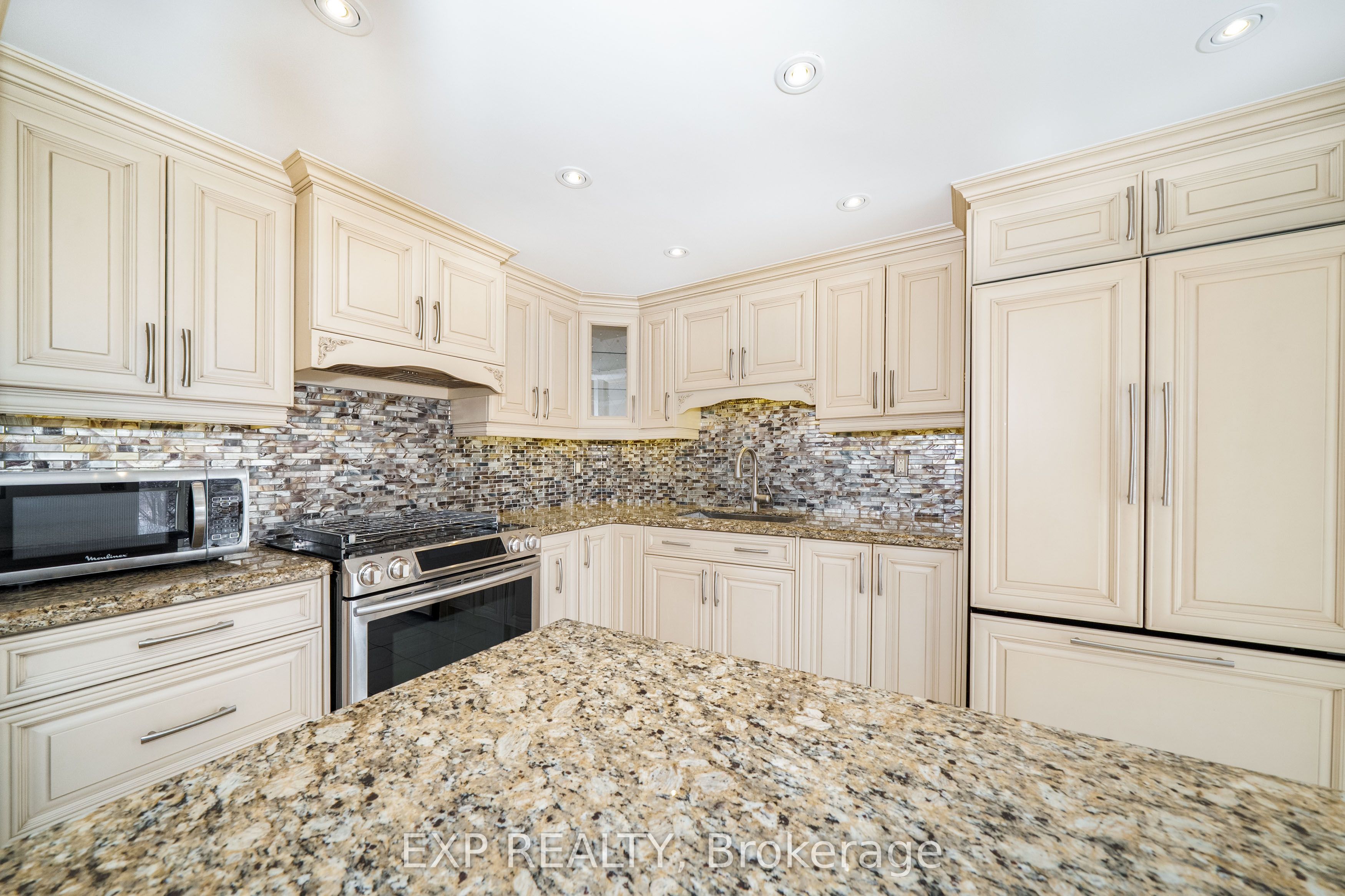 30 Harding Boulevard W 404 Property Photo 18