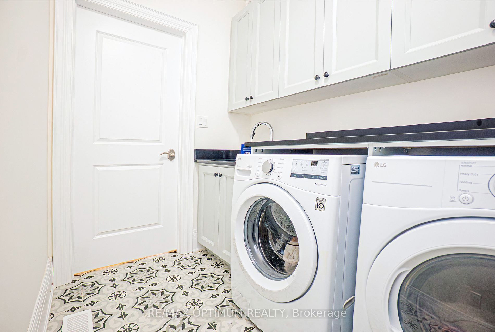 53 Kinburn Crescent Property Photo 30