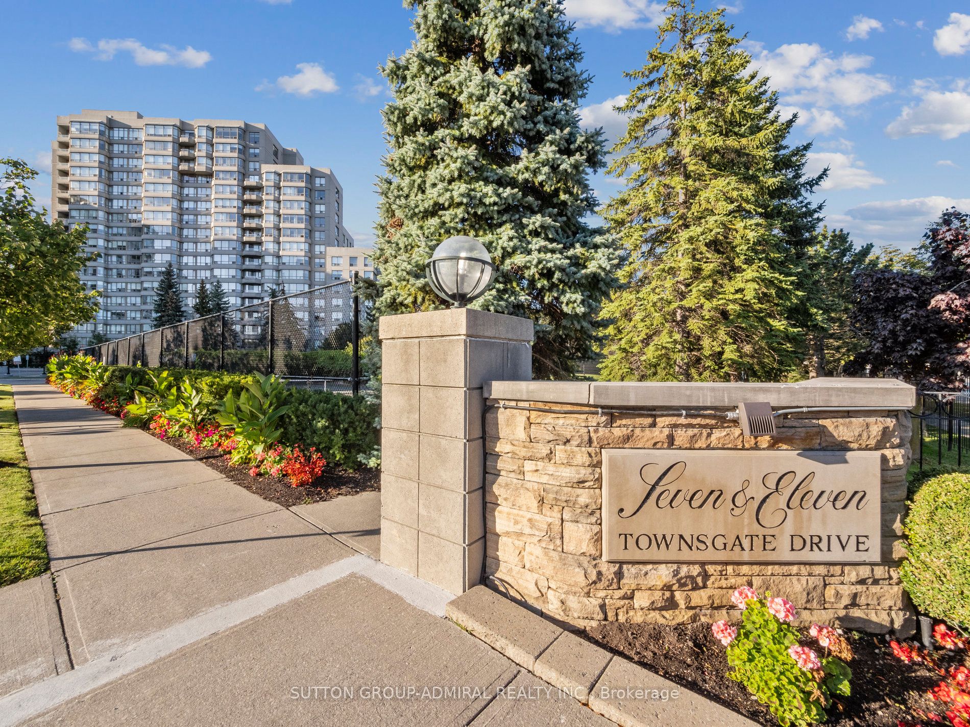 7 Townsgate Drive 604 Property Photo 2