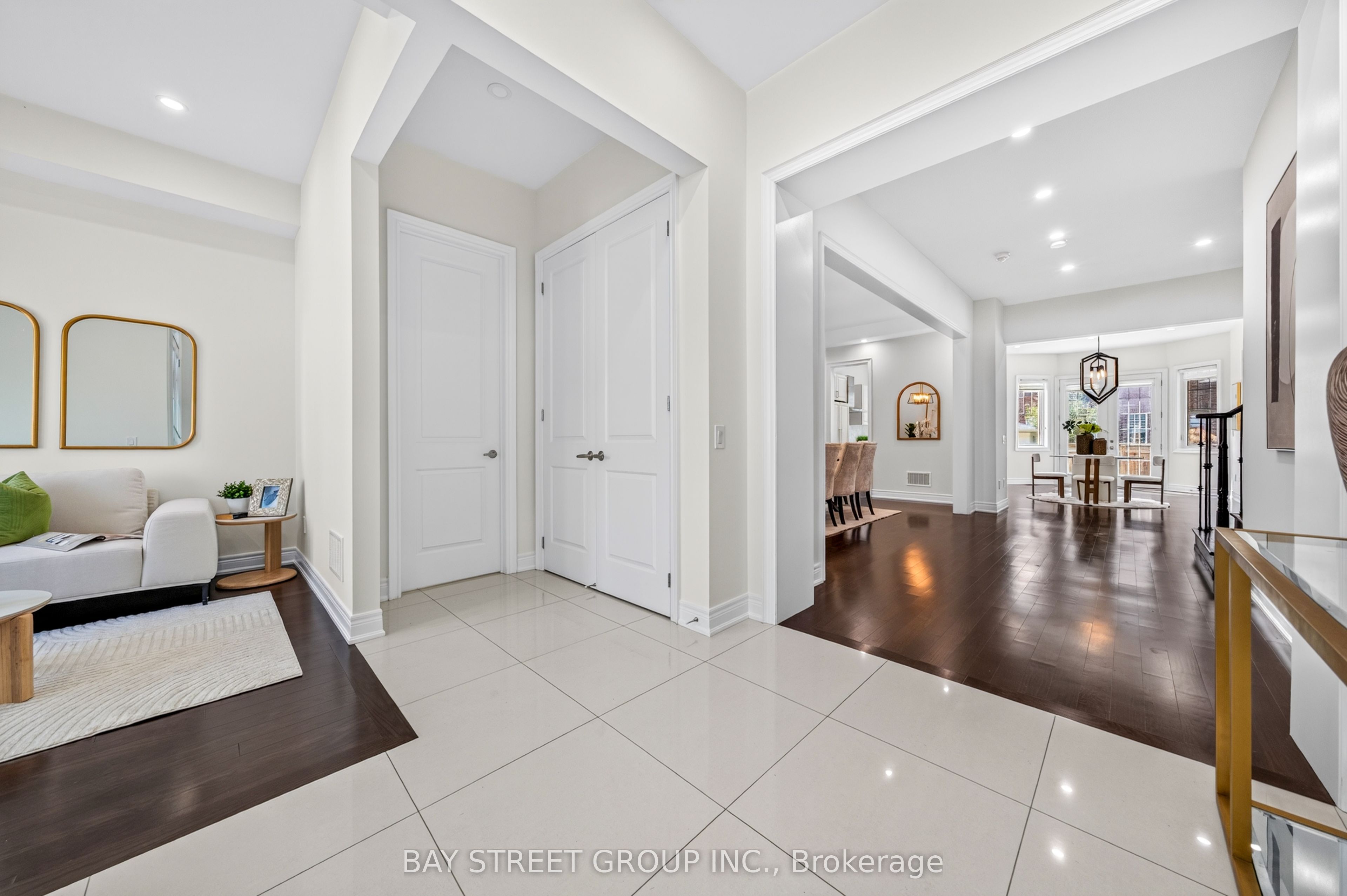 31 Woodgate Pines Drive Property Photo 7