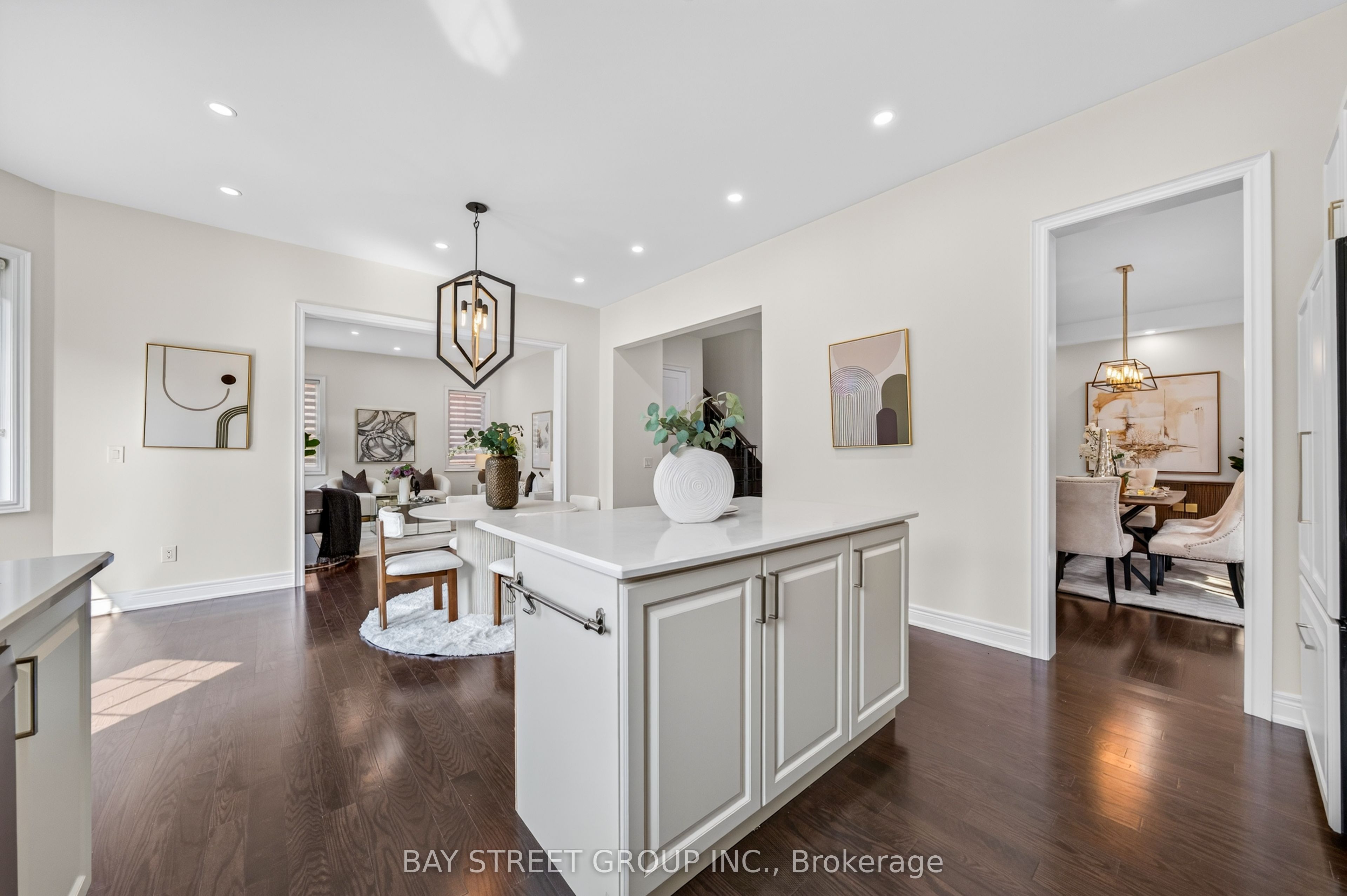 31 Woodgate Pines Drive Property Photo 17