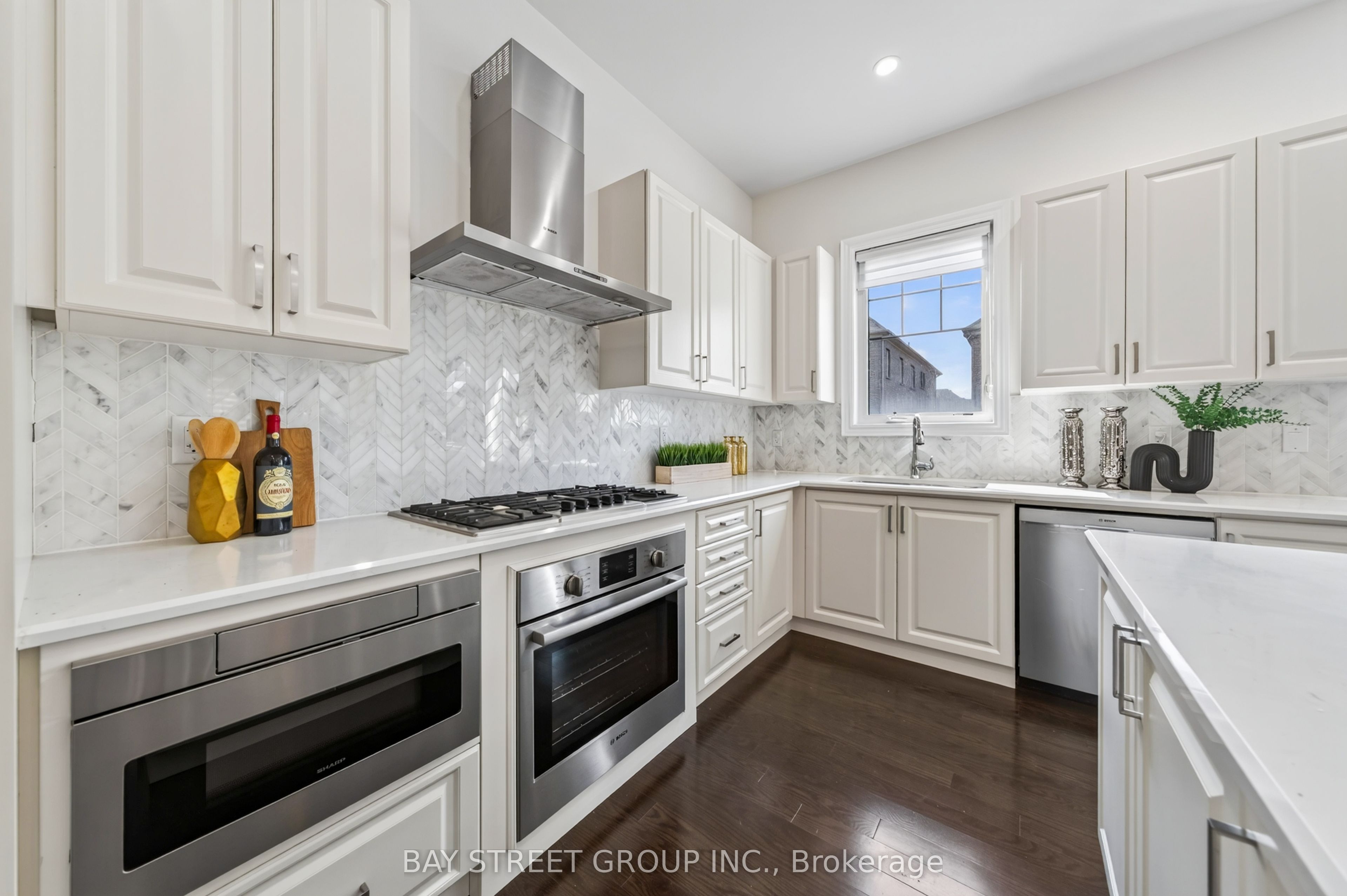 31 Woodgate Pines Drive Property Photo 18