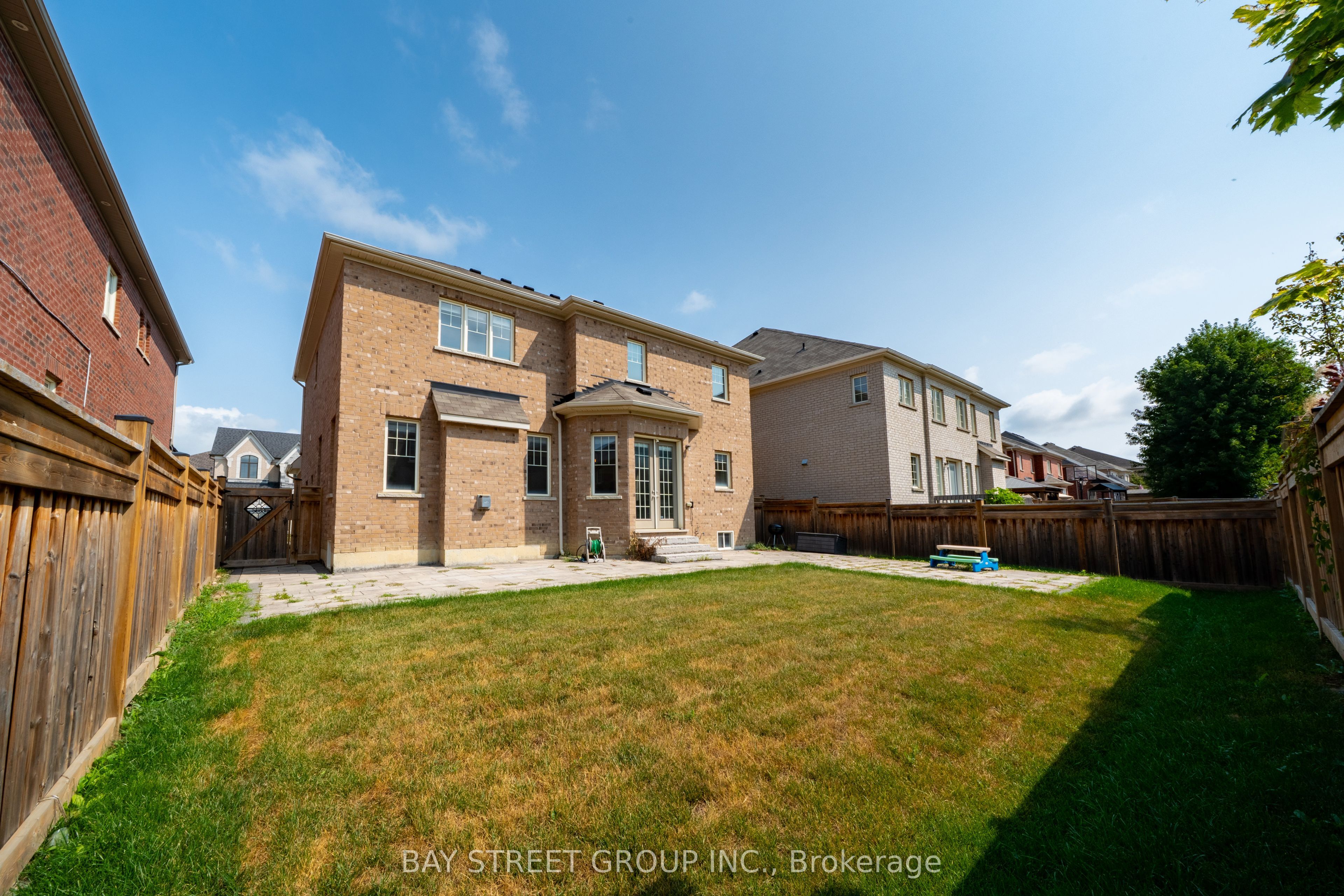 31 Woodgate Pines Drive Property Photo 40