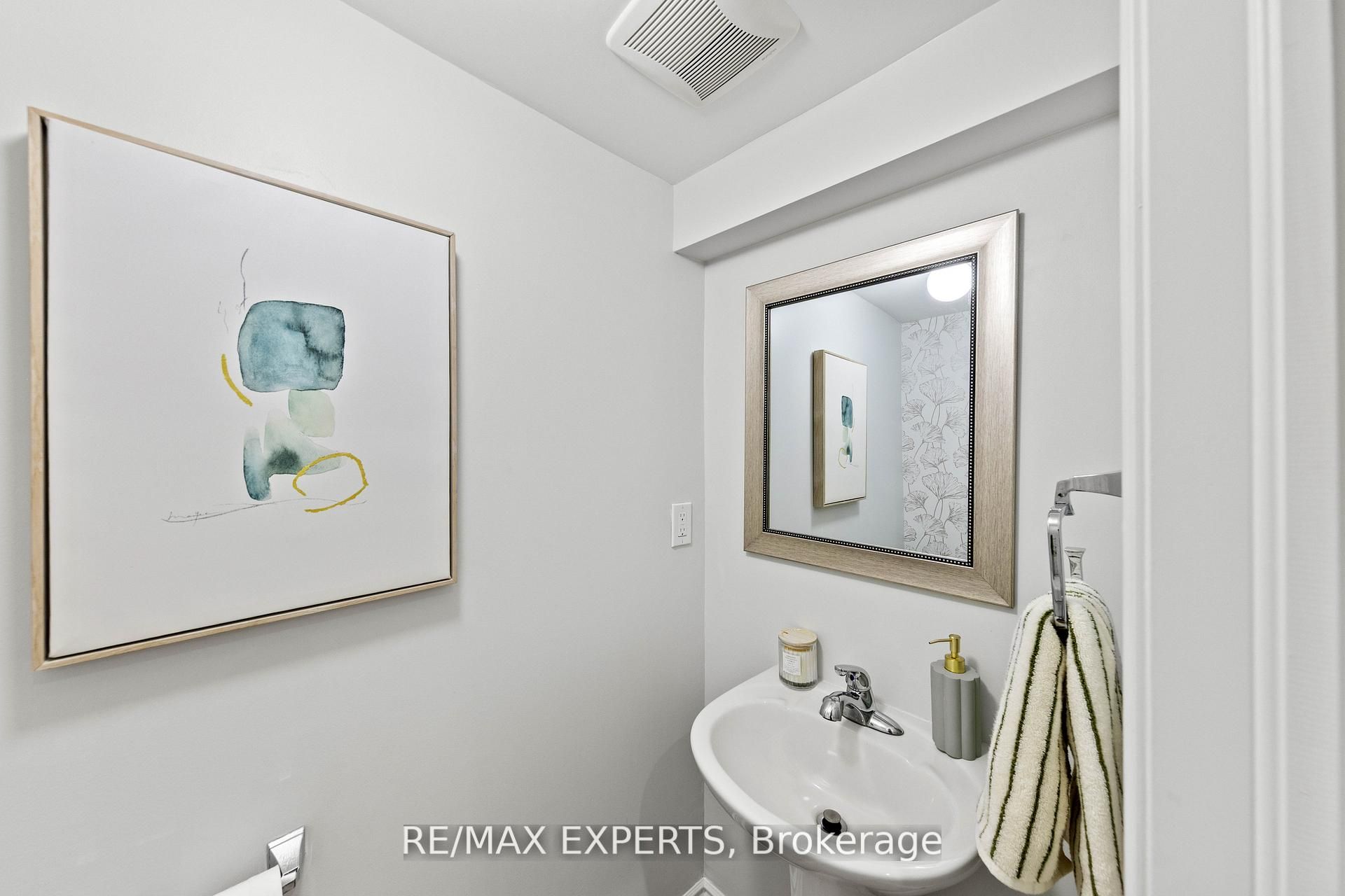 22 Manor Glen Crescent Property Photo 16