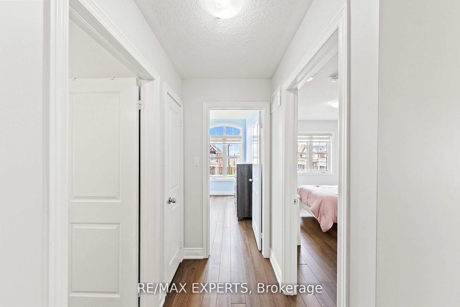 22 Manor Glen Crescent Property Photo 17