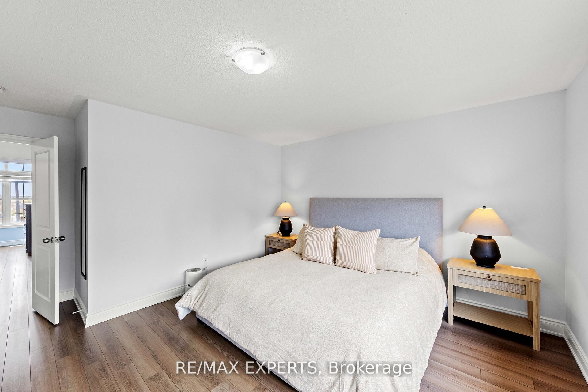 22 Manor Glen Crescent Property Photo 19