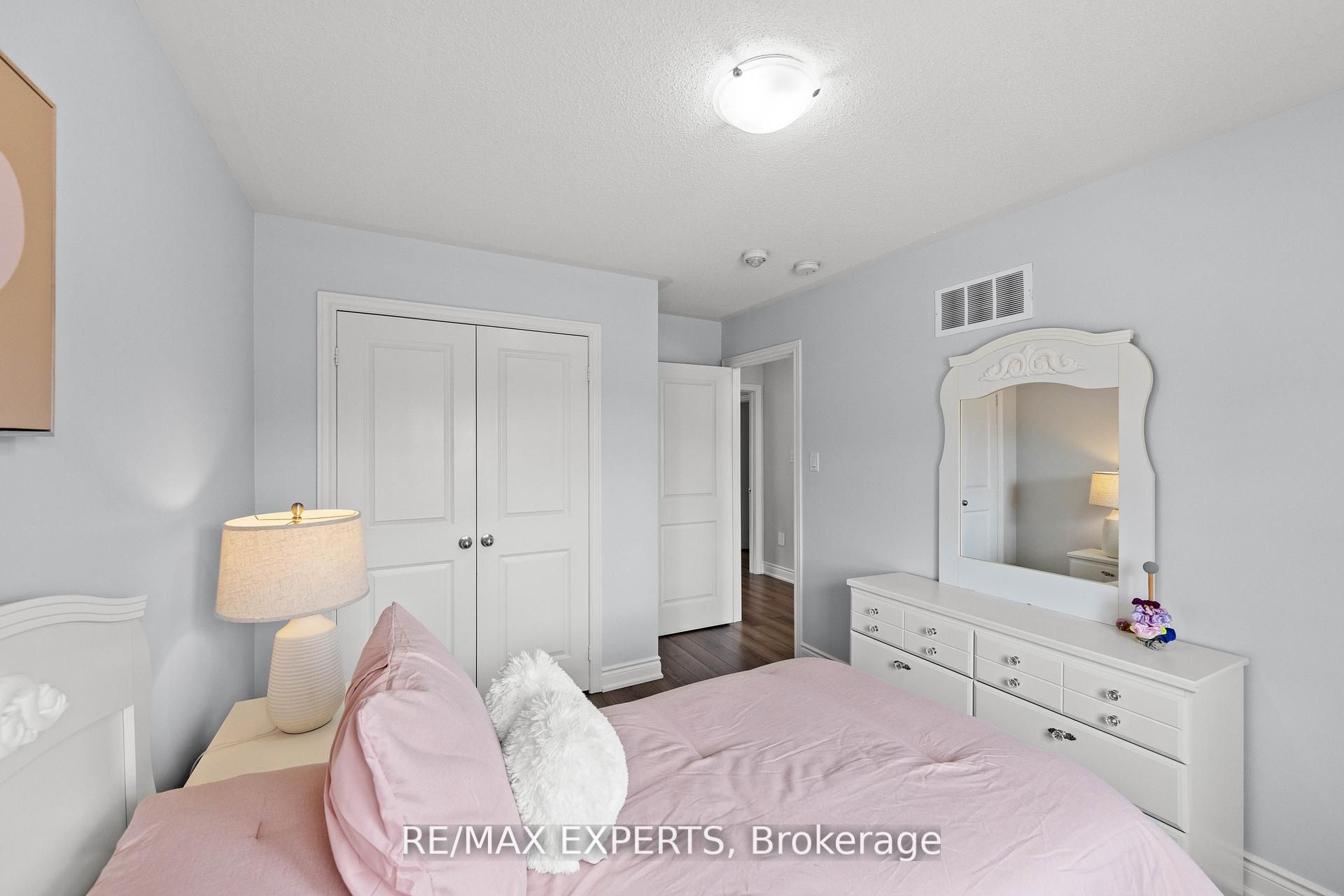 22 Manor Glen Crescent Property Photo 26