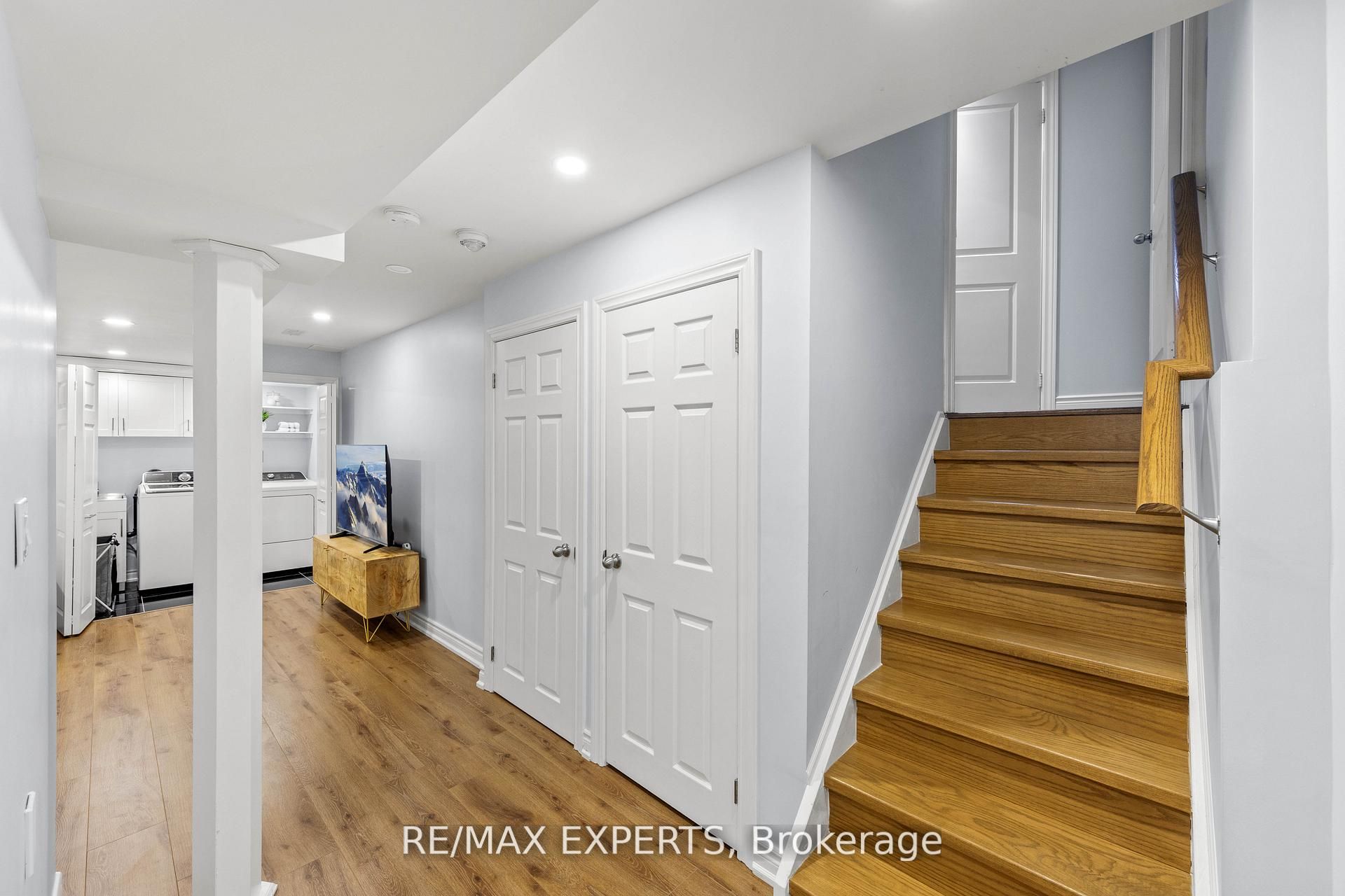 22 Manor Glen Crescent Property Photo 28