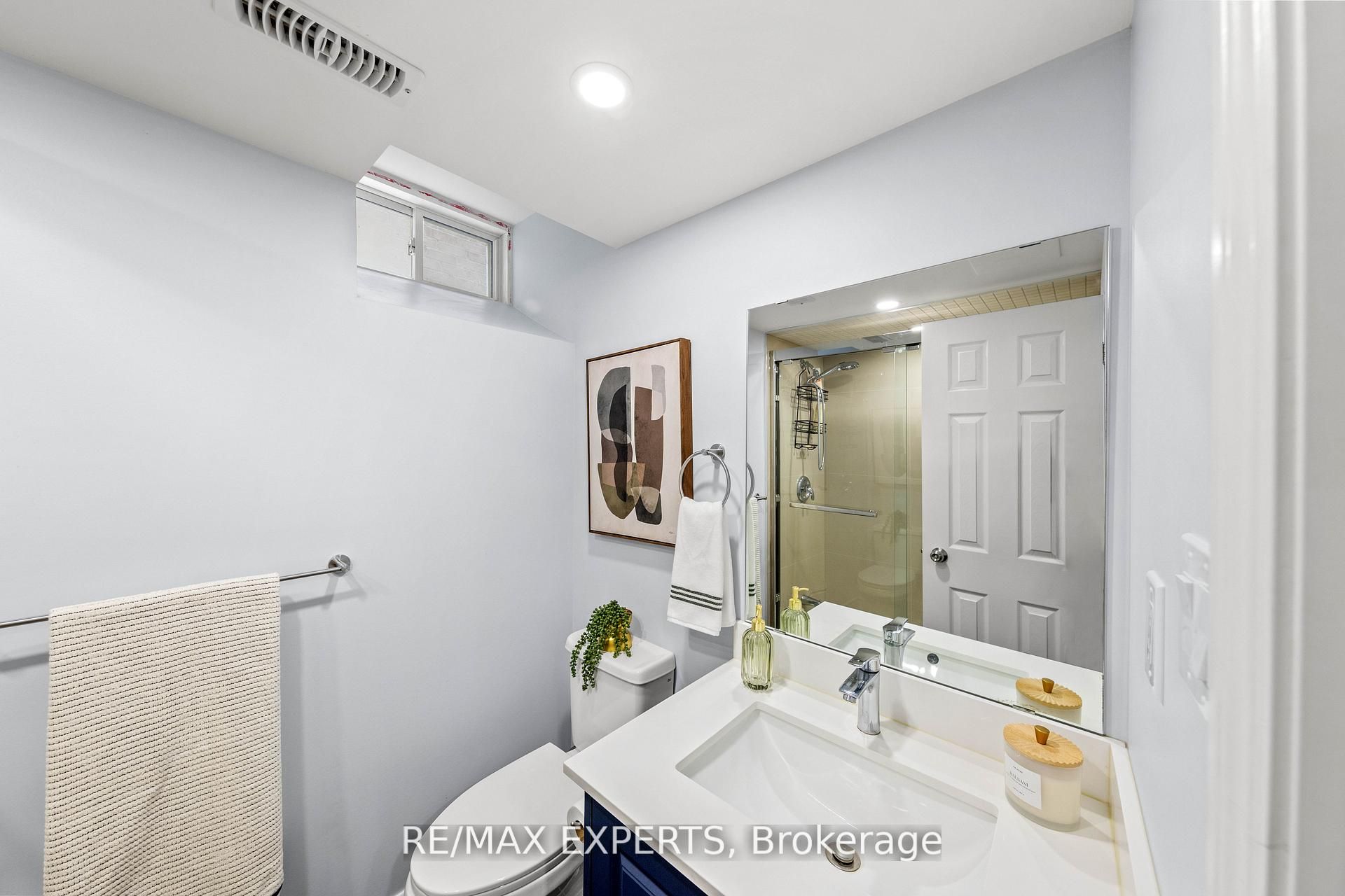 22 Manor Glen Crescent Property Photo 37
