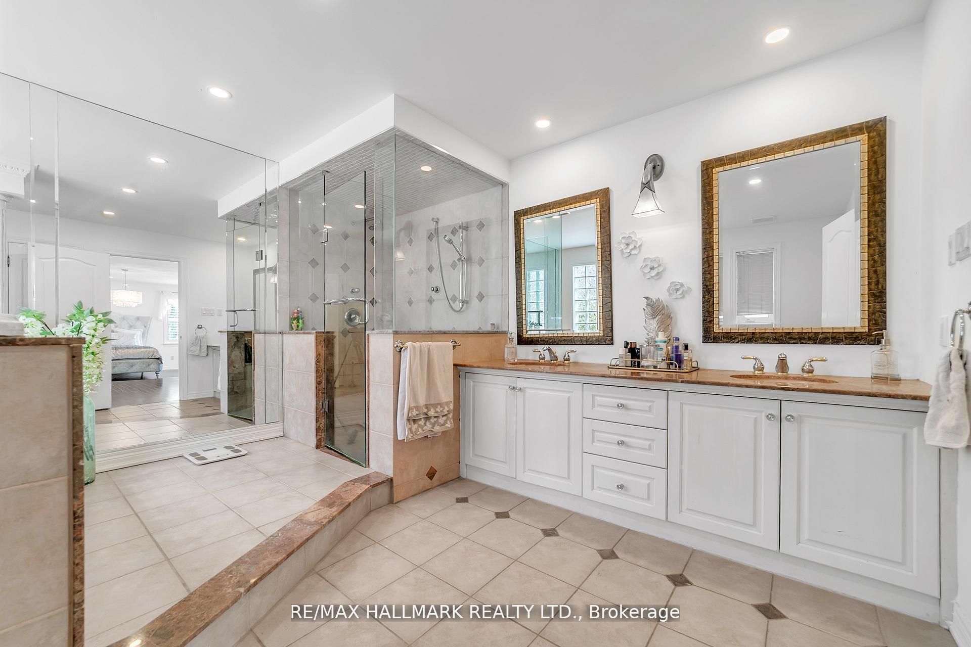 384 W Kennedy Street W Property Photo 24