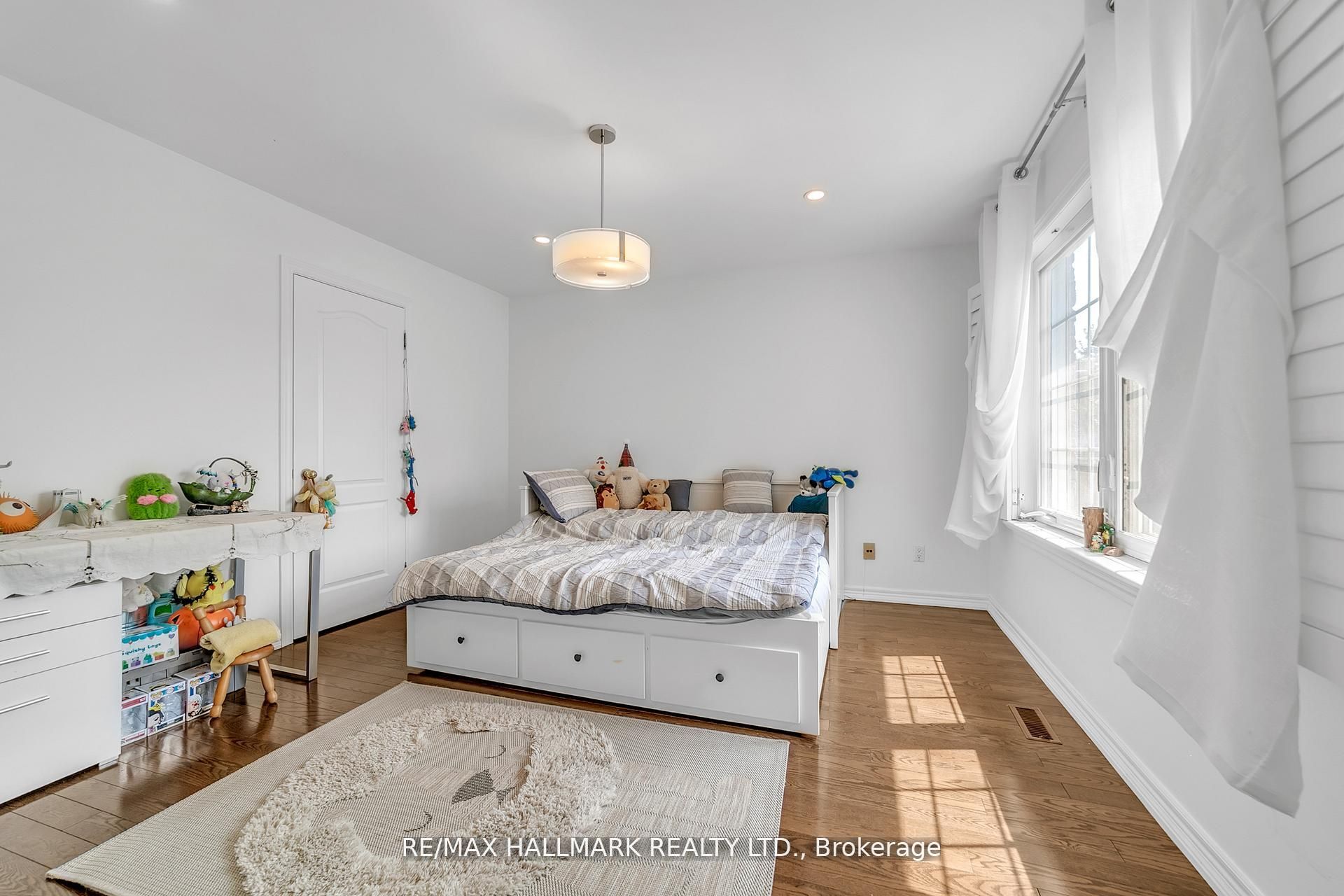 384 W Kennedy Street W Property Photo 27