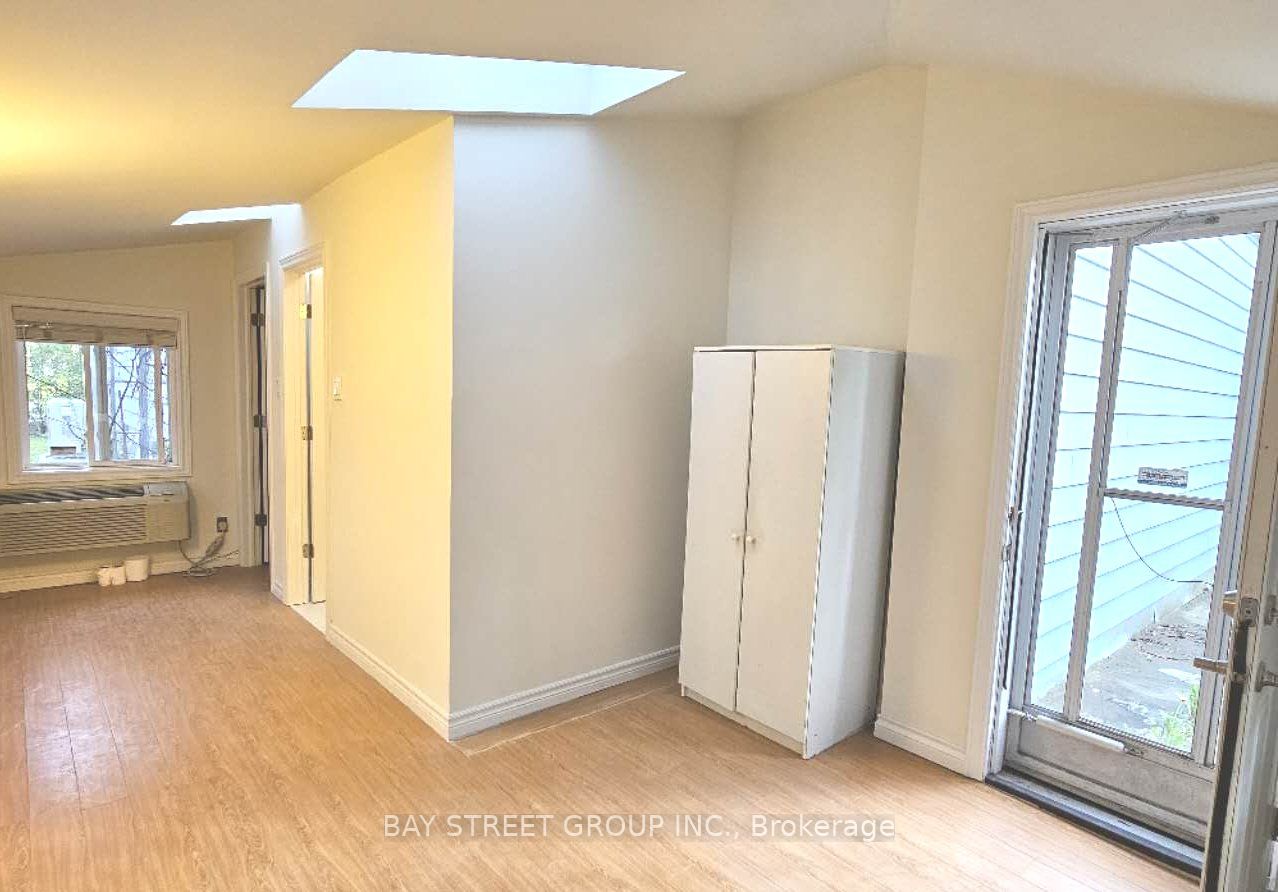 36 Grandview Avenue N-side Property Photo 5