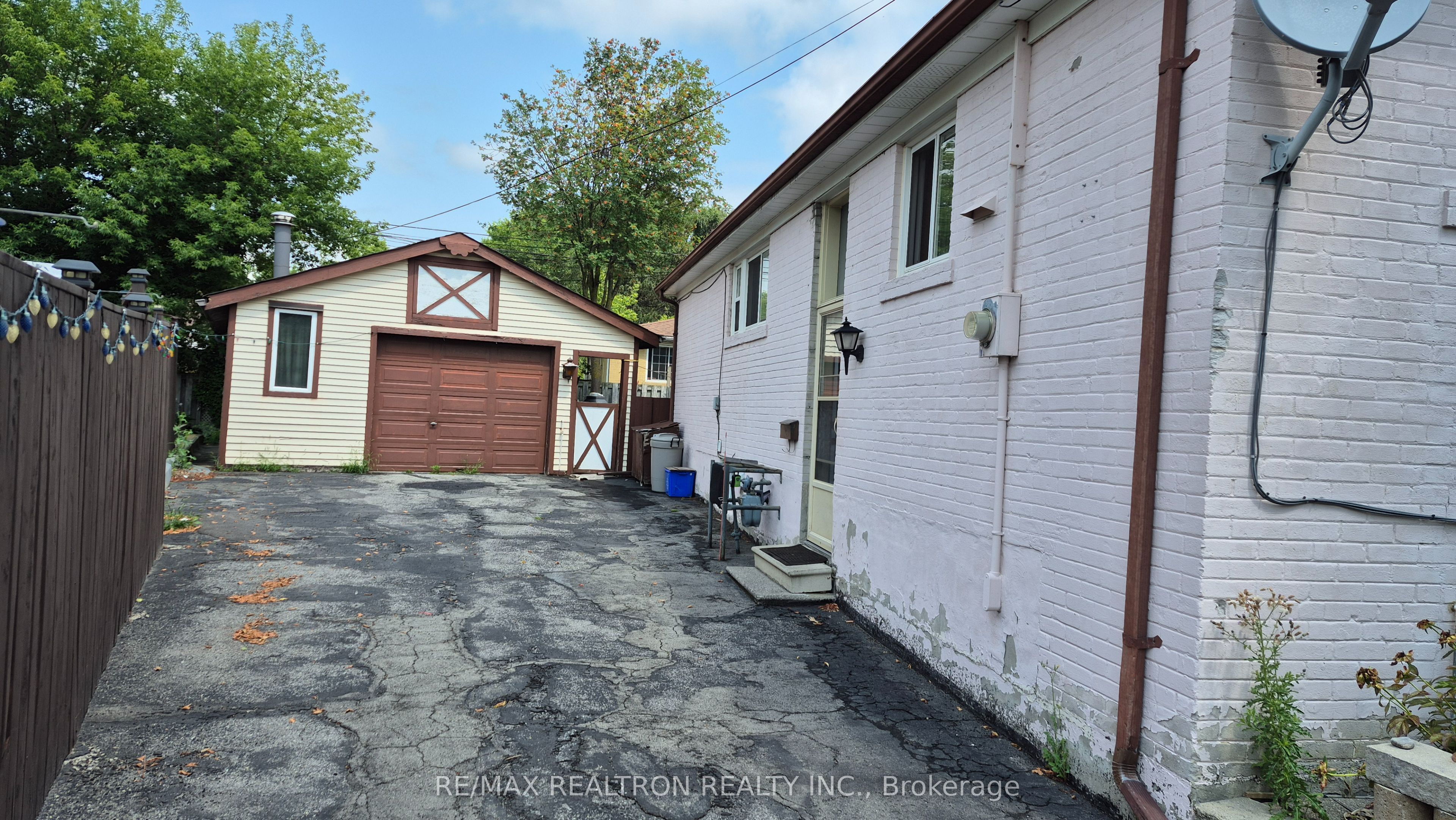 314 Browndale Crescent Property Photo 2