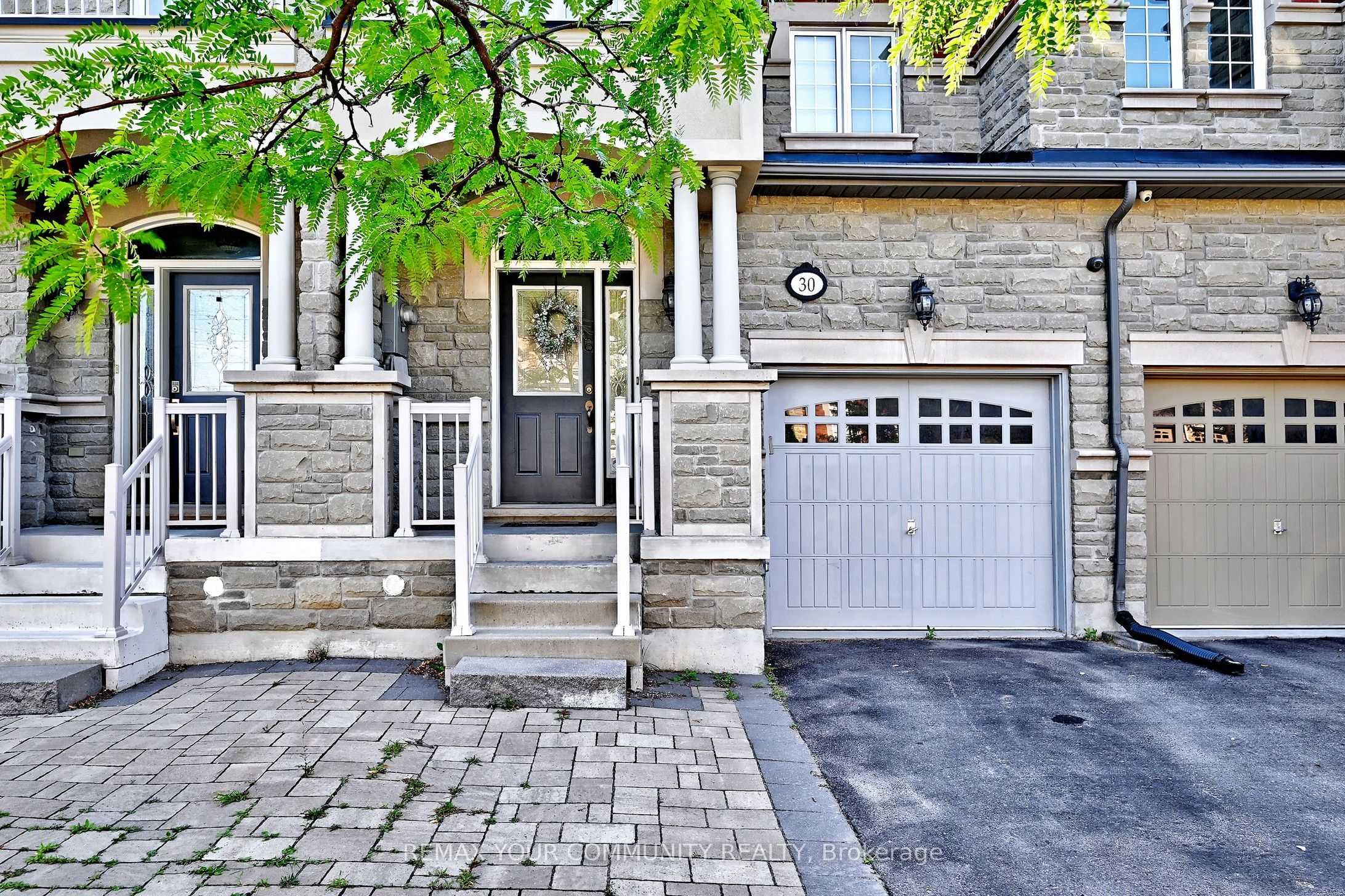 30 Spruce Pine Crescent Property Photo 2