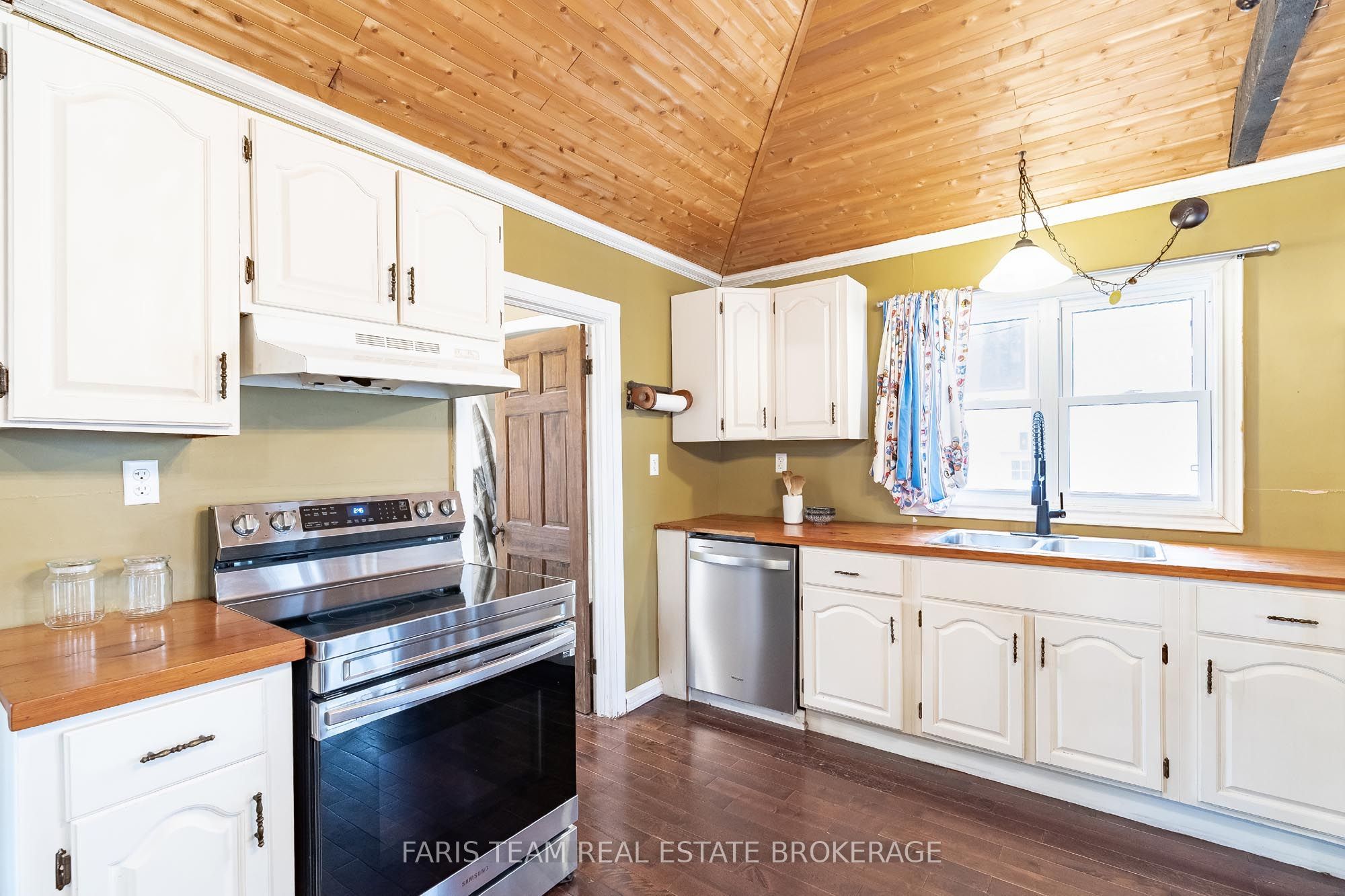 1417 Maple Way Property Photo 6