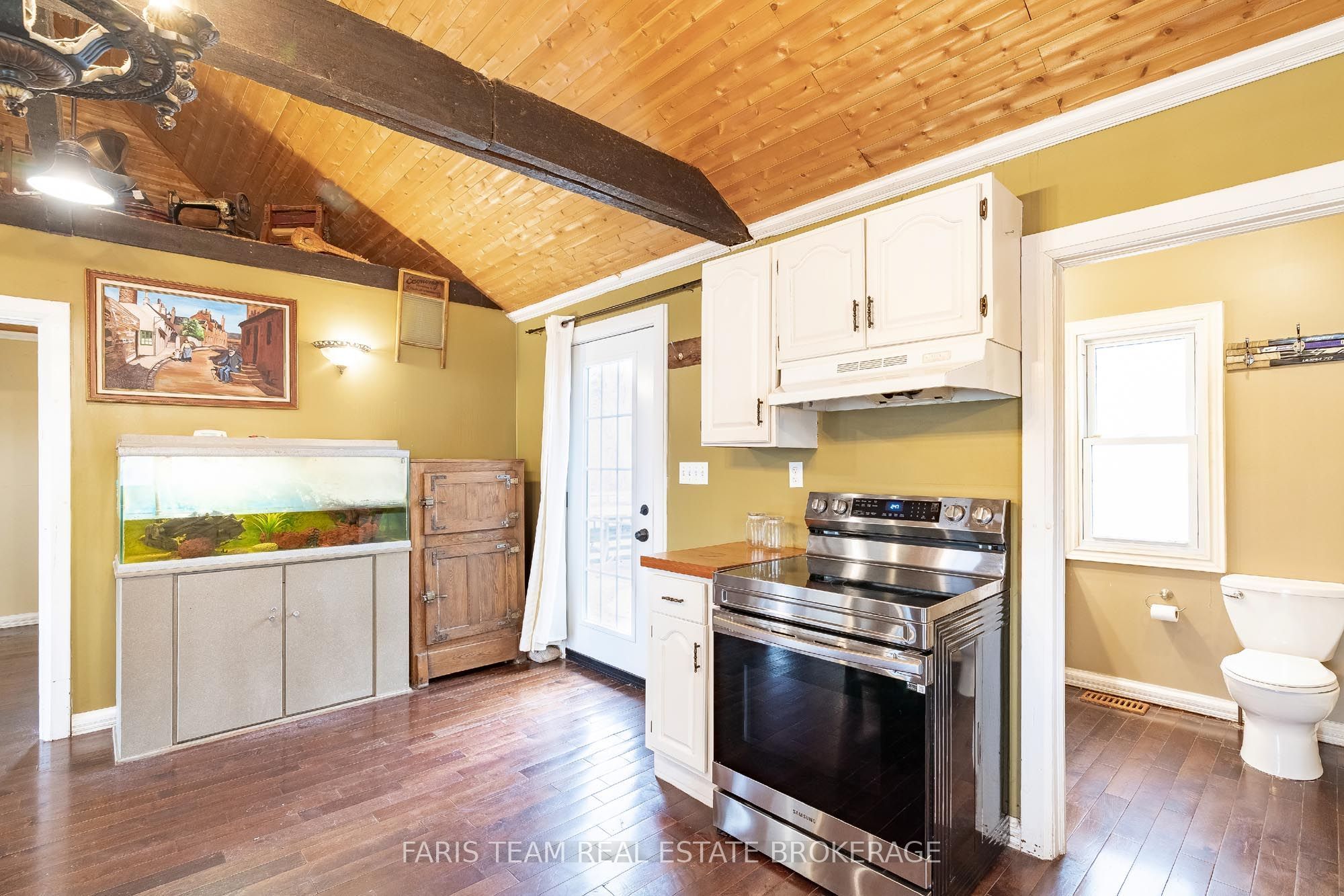 1417 Maple Way Property Photo 9