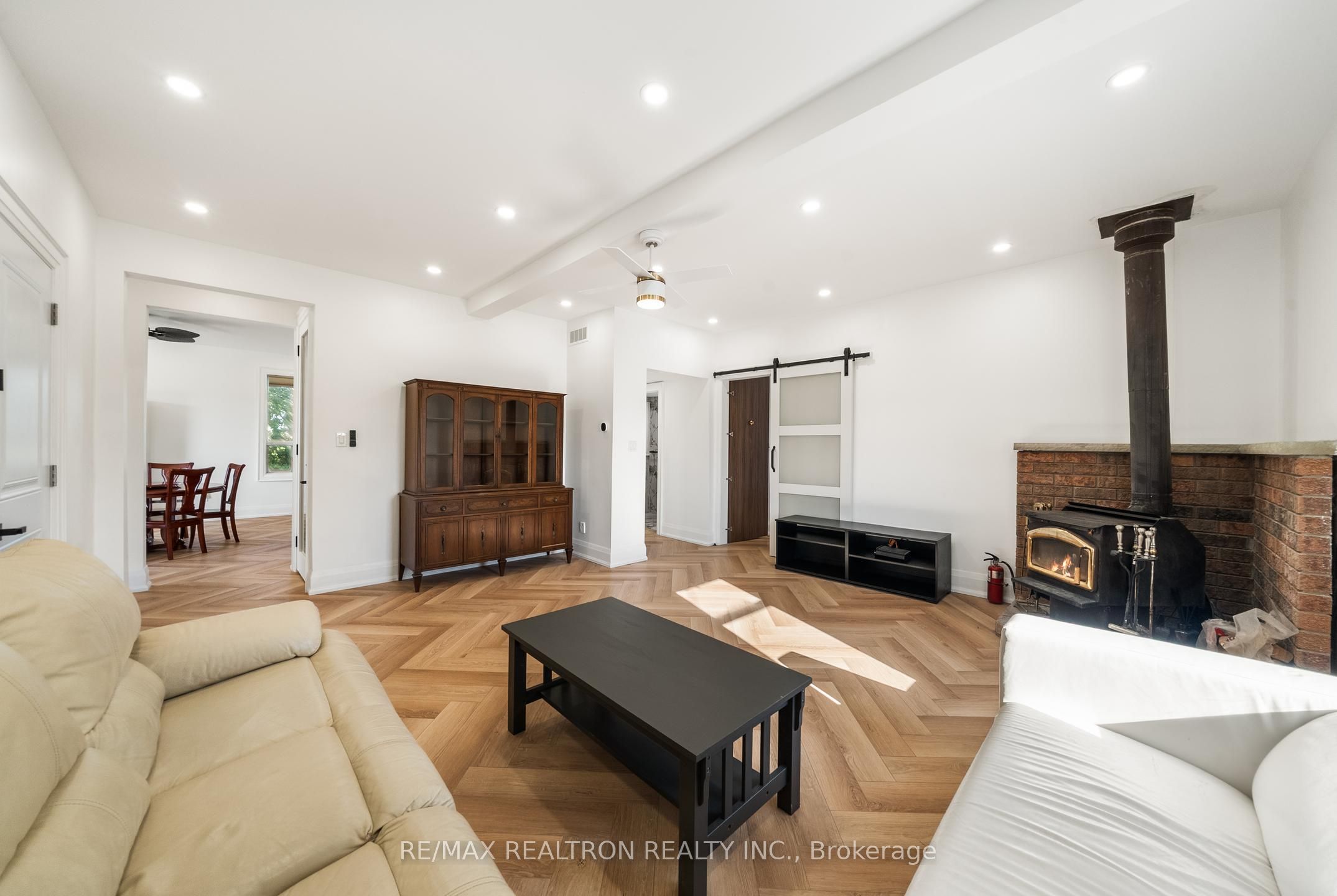 27453 Highway 48 Property Photo 12