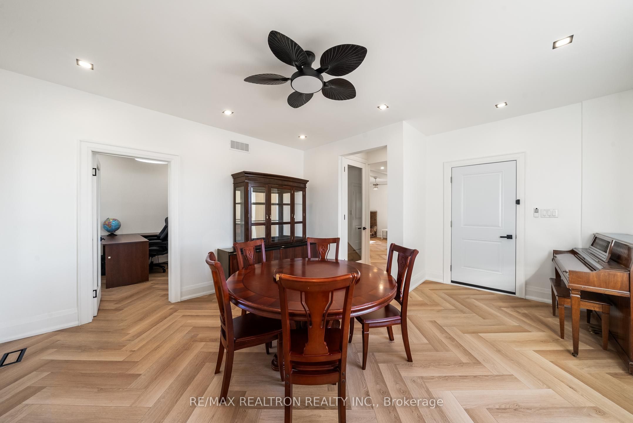 27453 Highway 48 Property Photo 14