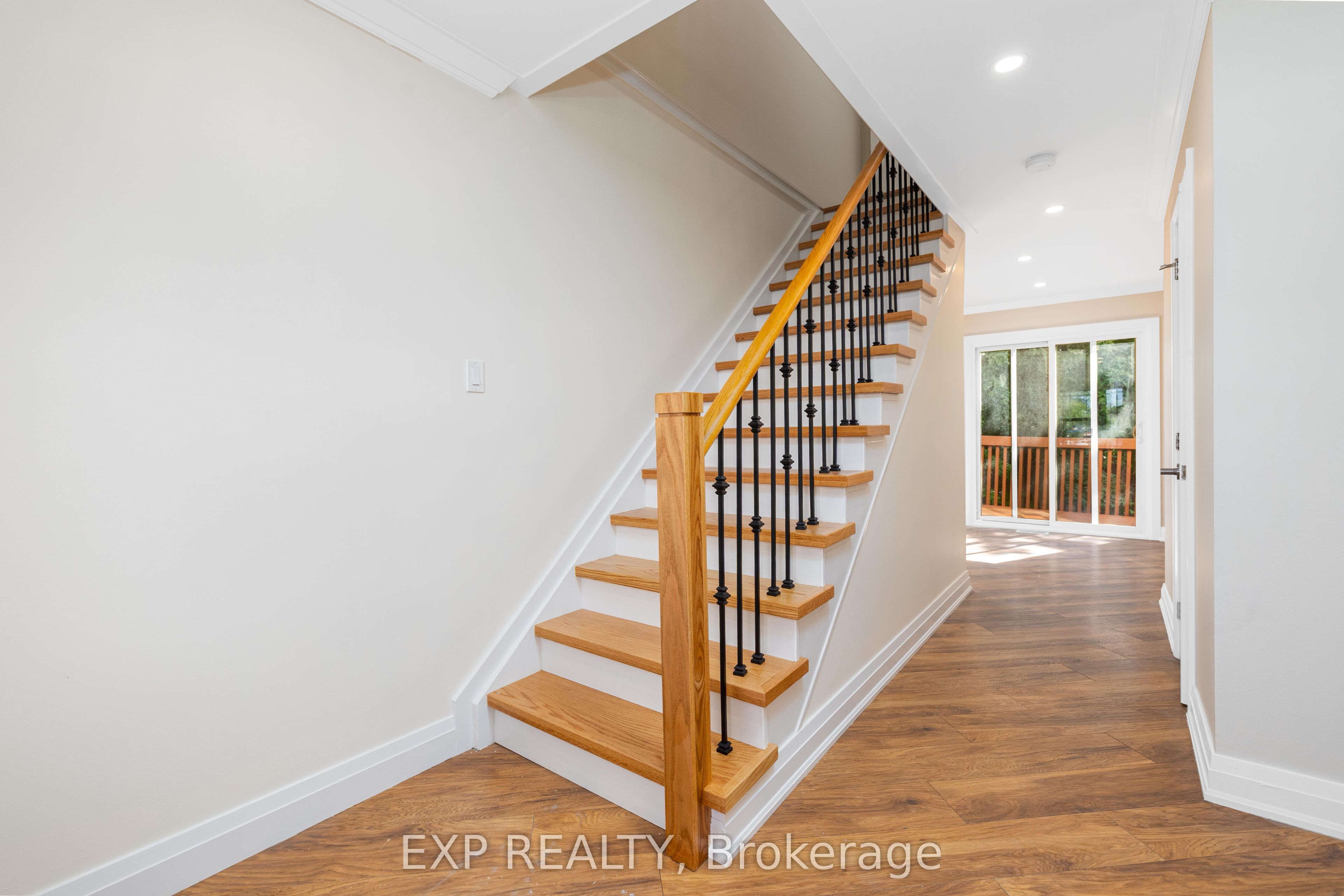 41 Hodgins Avenue Property Photo 4