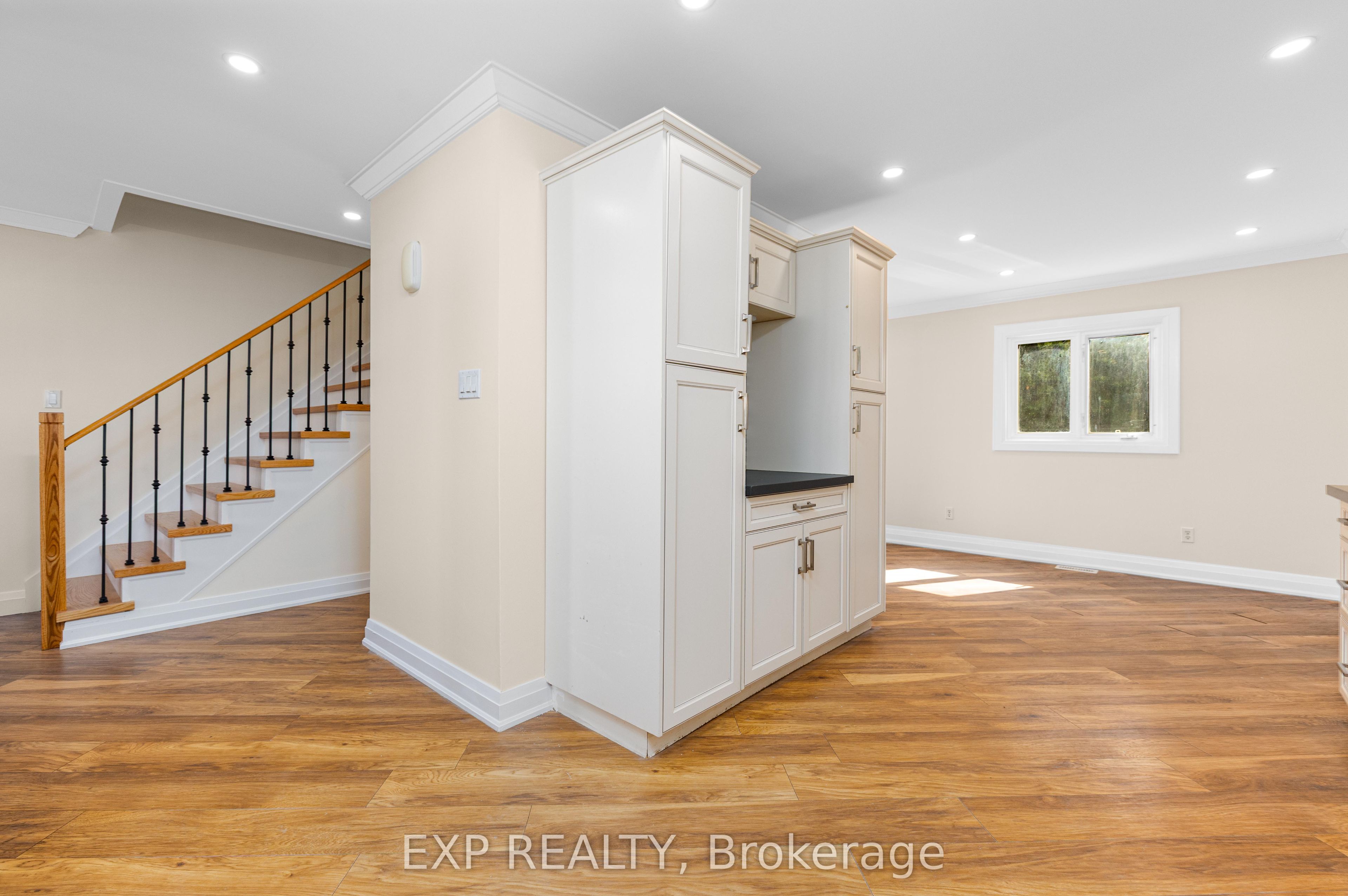 41 Hodgins Avenue Property Photo 7
