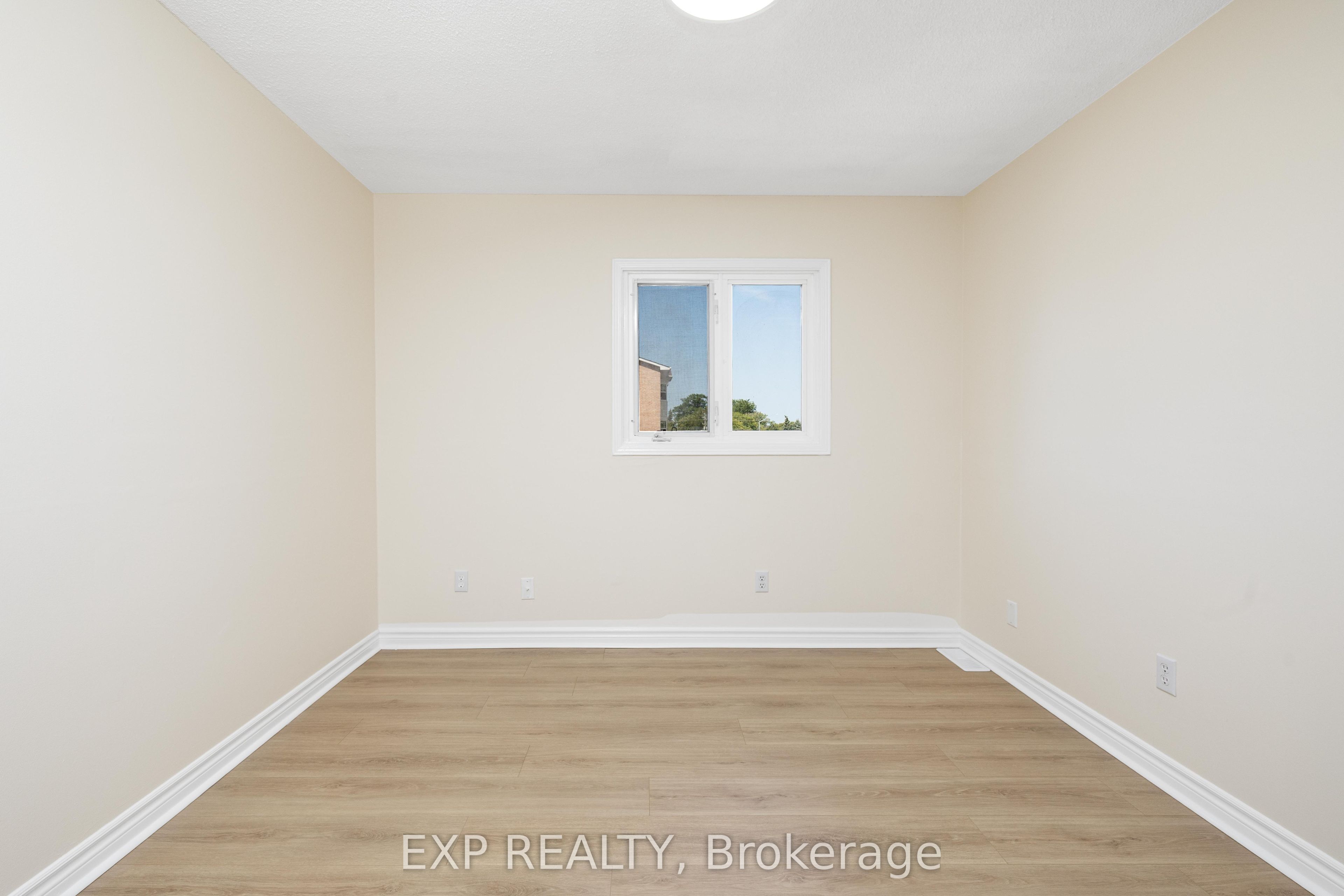 41 Hodgins Avenue Property Photo 23
