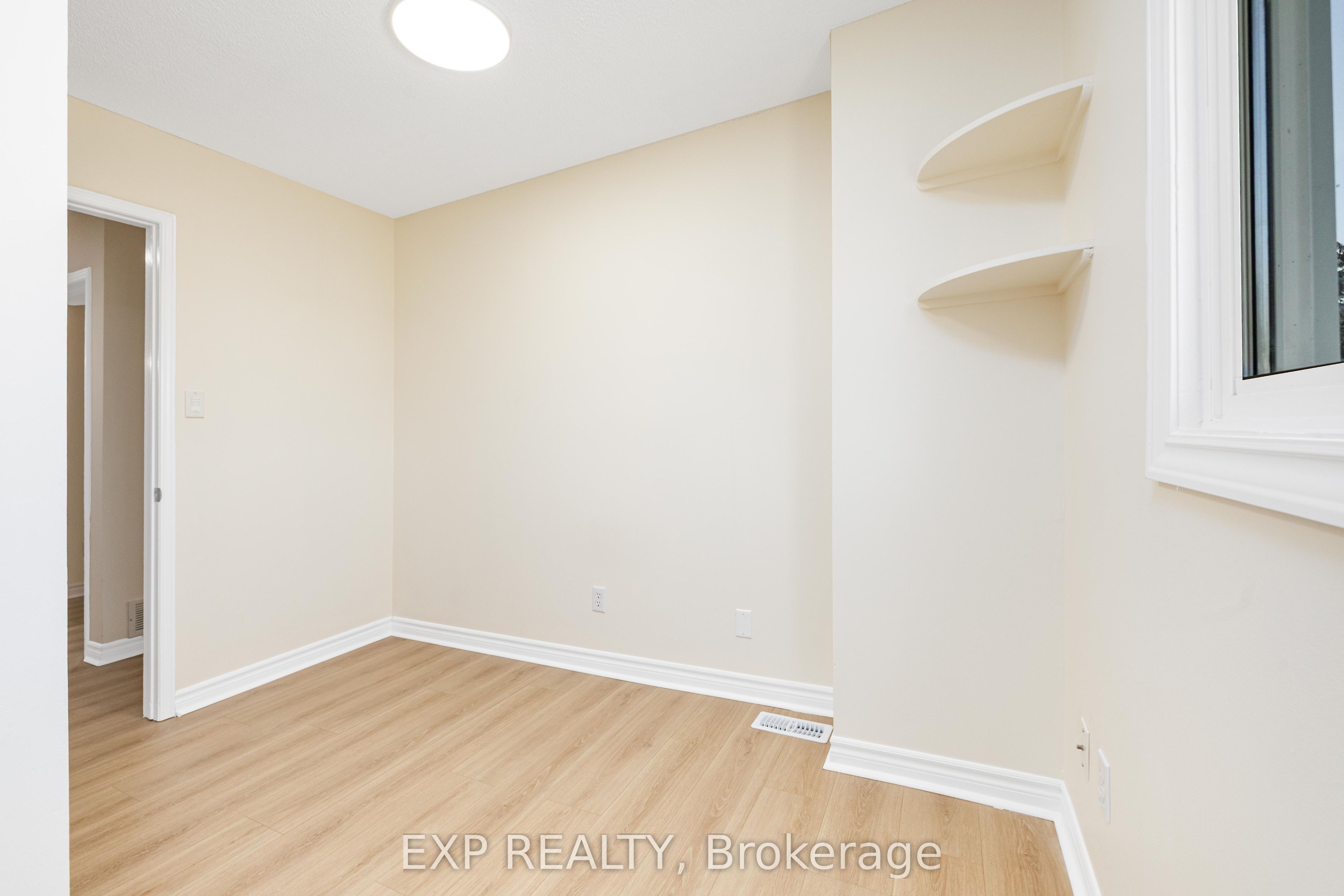 41 Hodgins Avenue Property Photo 25
