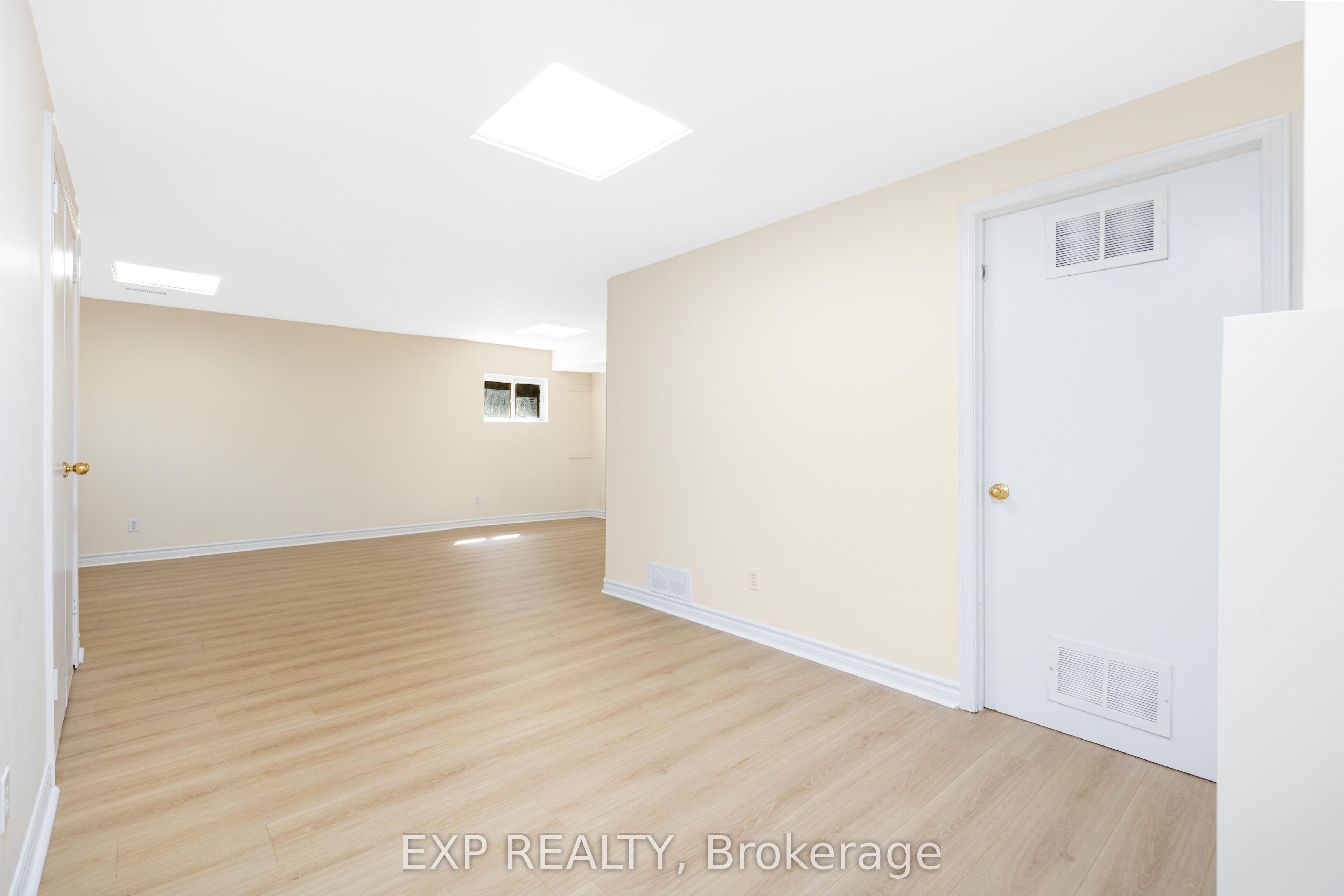 41 Hodgins Avenue Property Photo 37