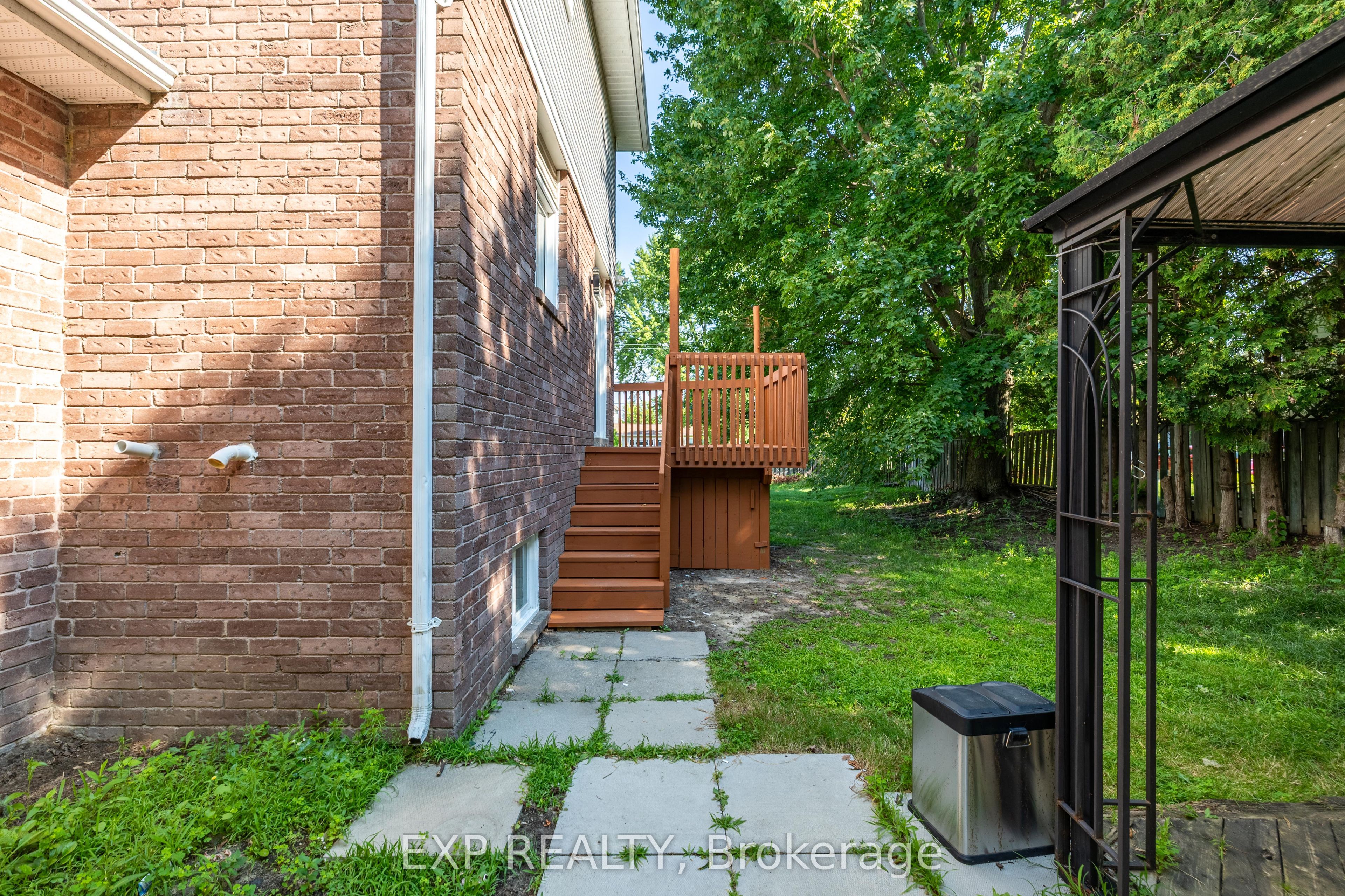 41 Hodgins Avenue Property Photo 43