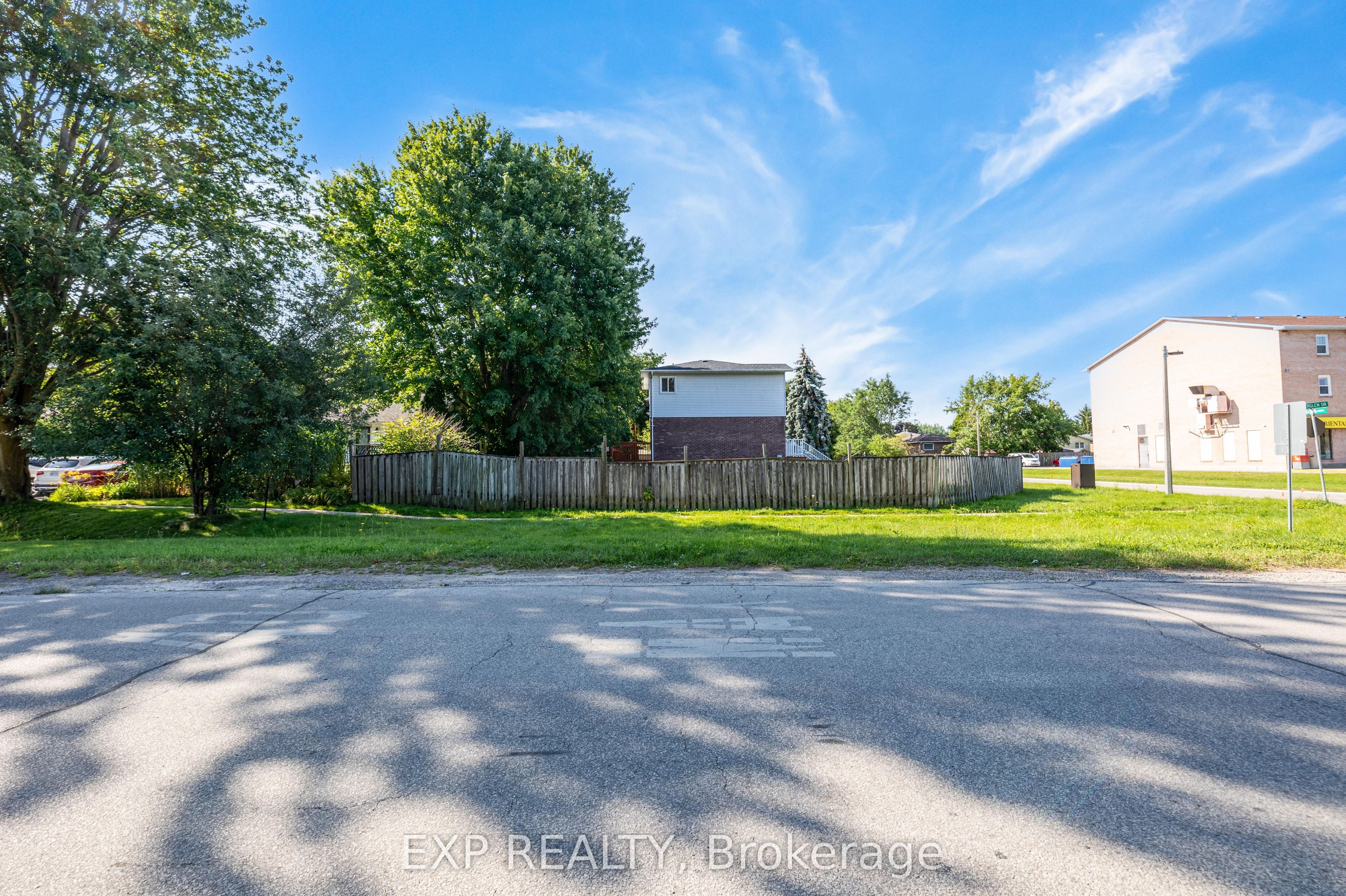 41 Hodgins Avenue Property Photo 48